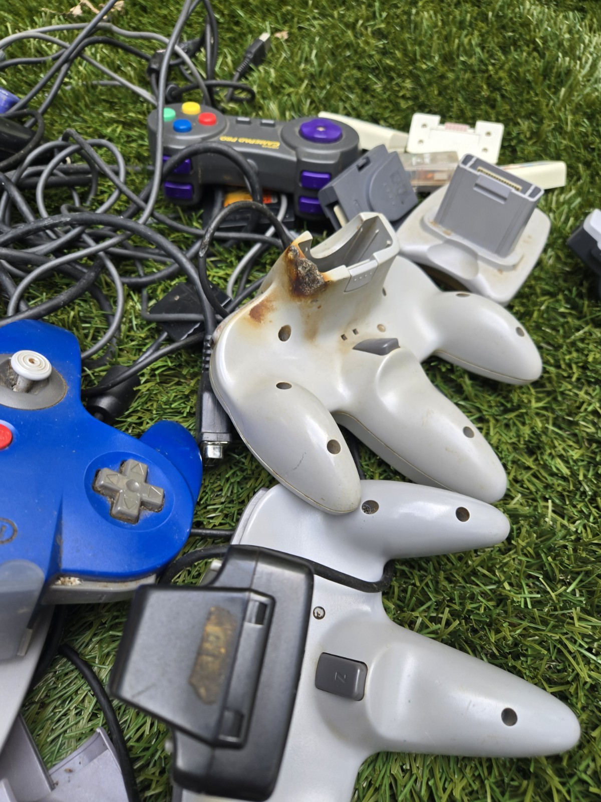 Vintage Nintendo 64 N64 Console X 2 OEM Bundle,4 Controllers Other Accessories