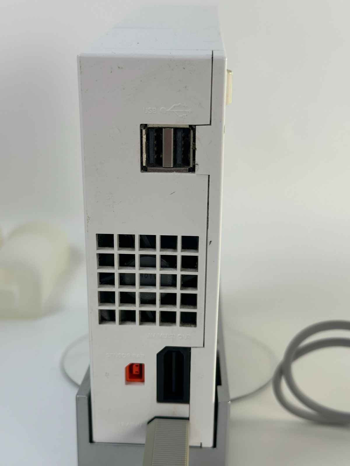 Nintendo RVL 001 Wii Console Bundle White 2 Controllers Dock Power Supply