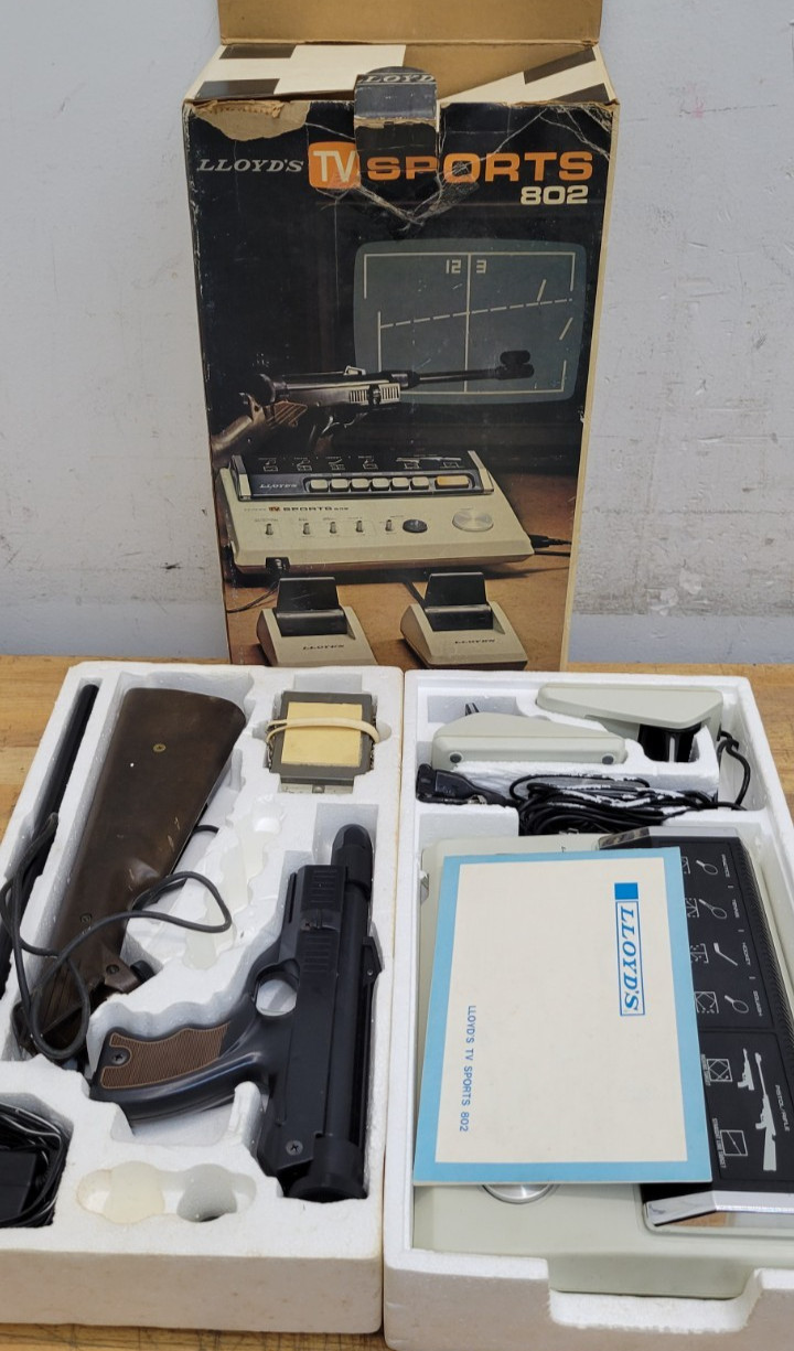 Vintage Lloyd’s TV Sports 825 Video Game Console, Rifle, 2 Controllers – USED
