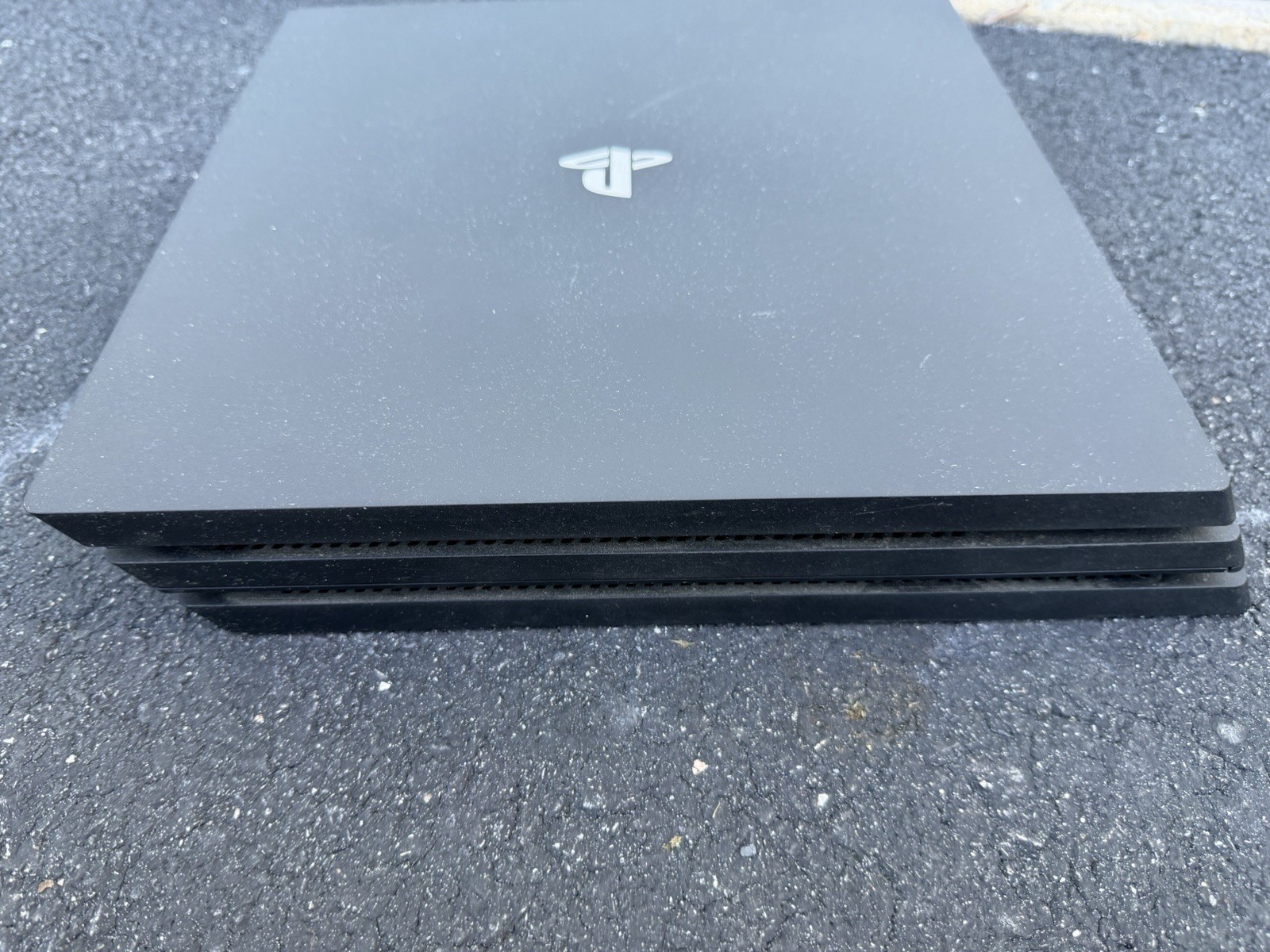 Sony PlayStation 4 PS4 Pro – 1TB CUH-7015B Console w/ 2 Controllers & Cords