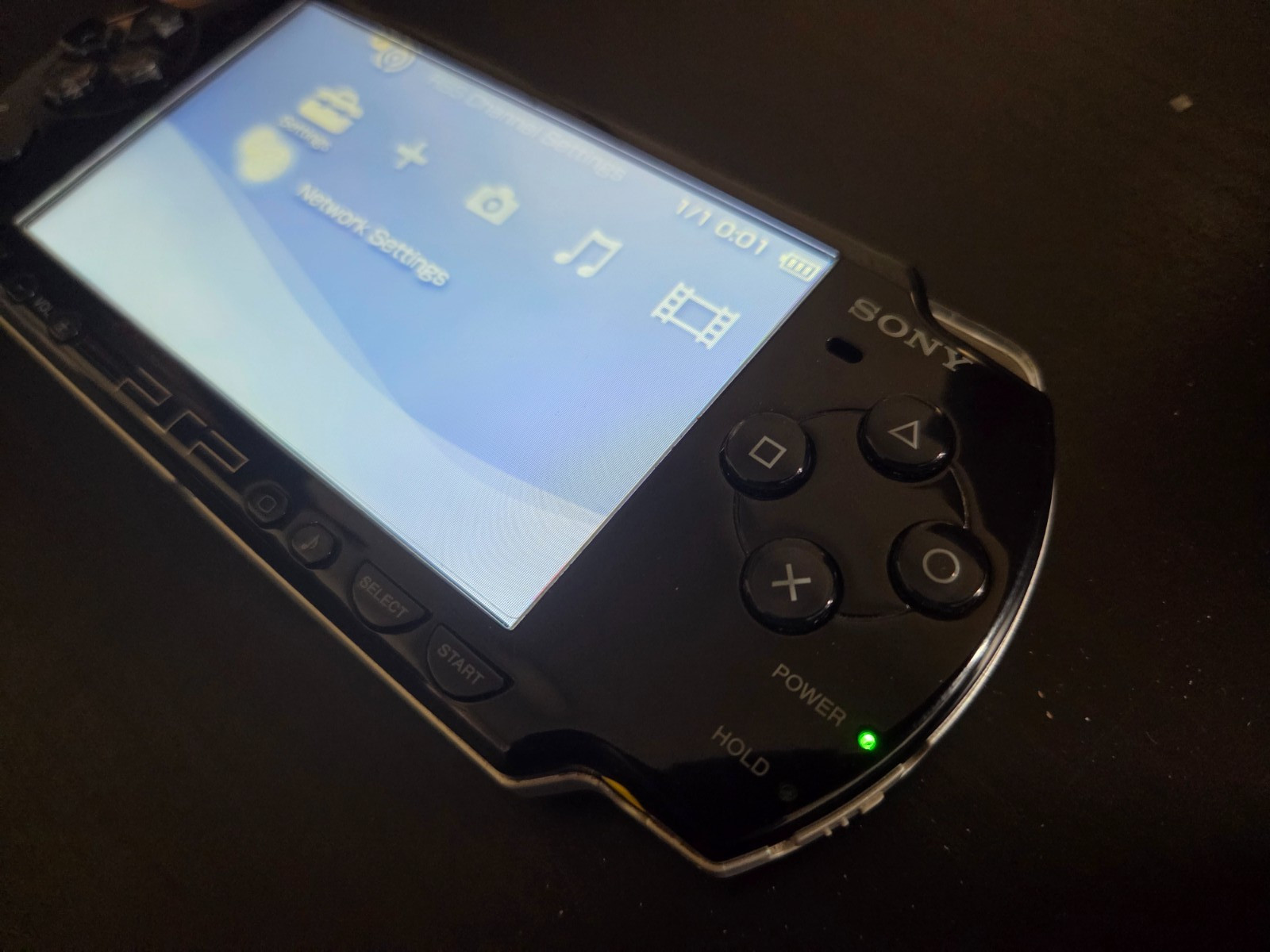 Sony PSP 2000 Handeld System – Piano Black – Brand New Battery