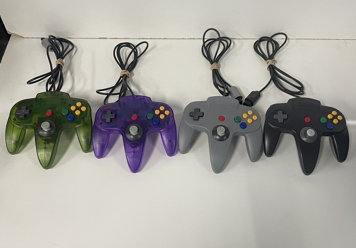 NINTENDO 64 SYSTEM WITH 4 CONTROLLERS (P18027811)