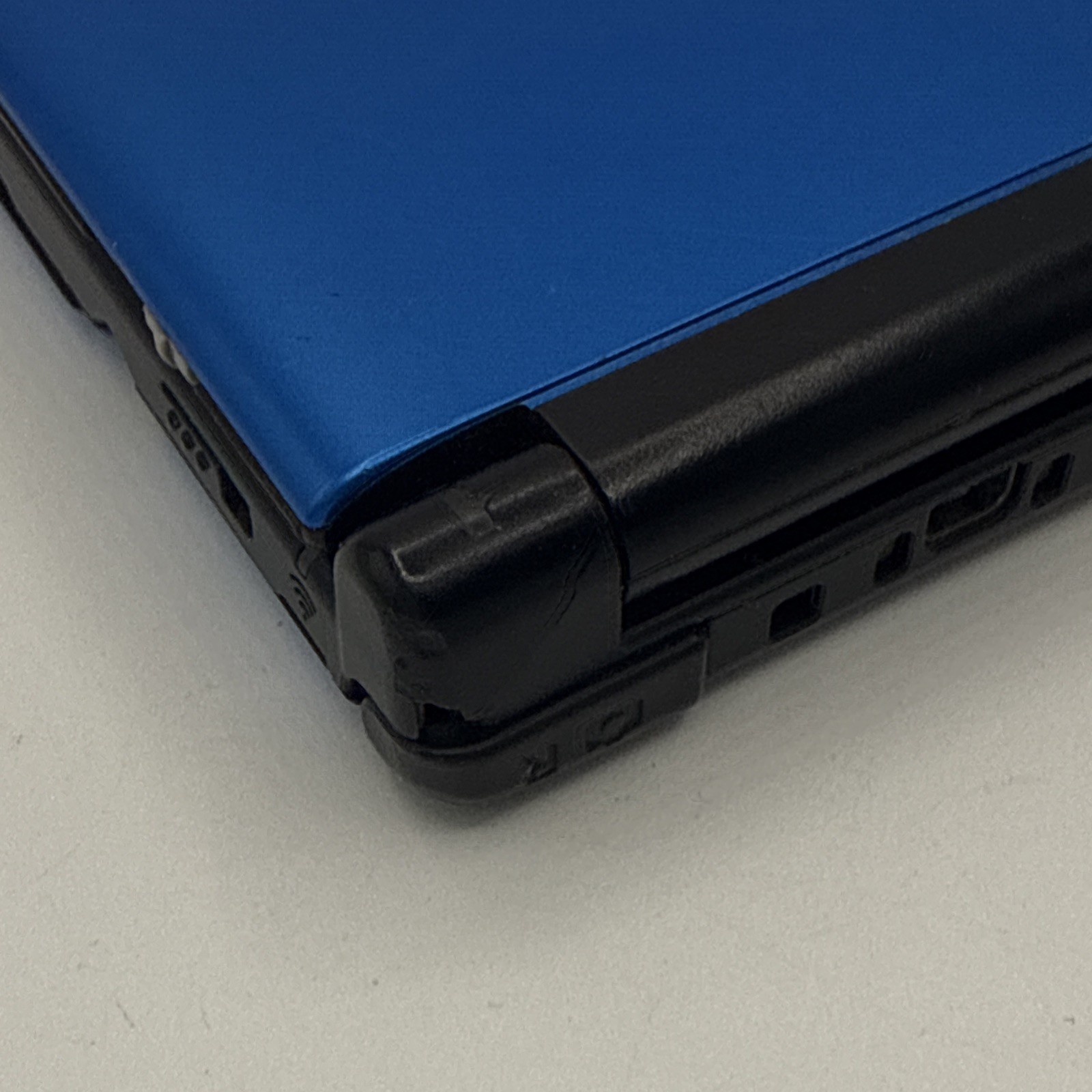 Nintendo 3DS XL Blue Console Bundle: Case, Charger, 4GB SD Card, Stylus, 2 Games