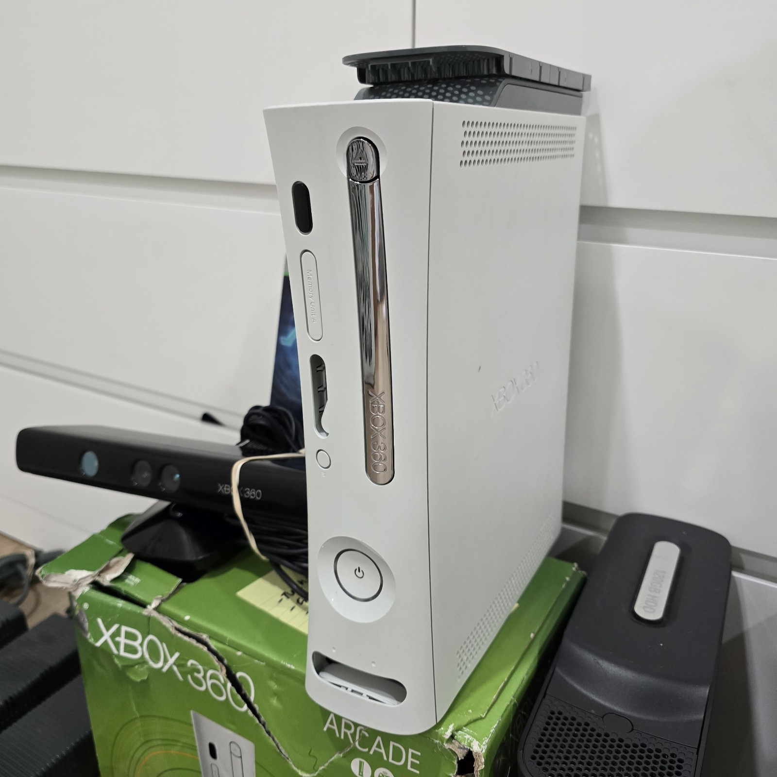 Massive XBOX Bundle – 4 Console + 13 Controllers & More [SOME TESTED / SOME…
