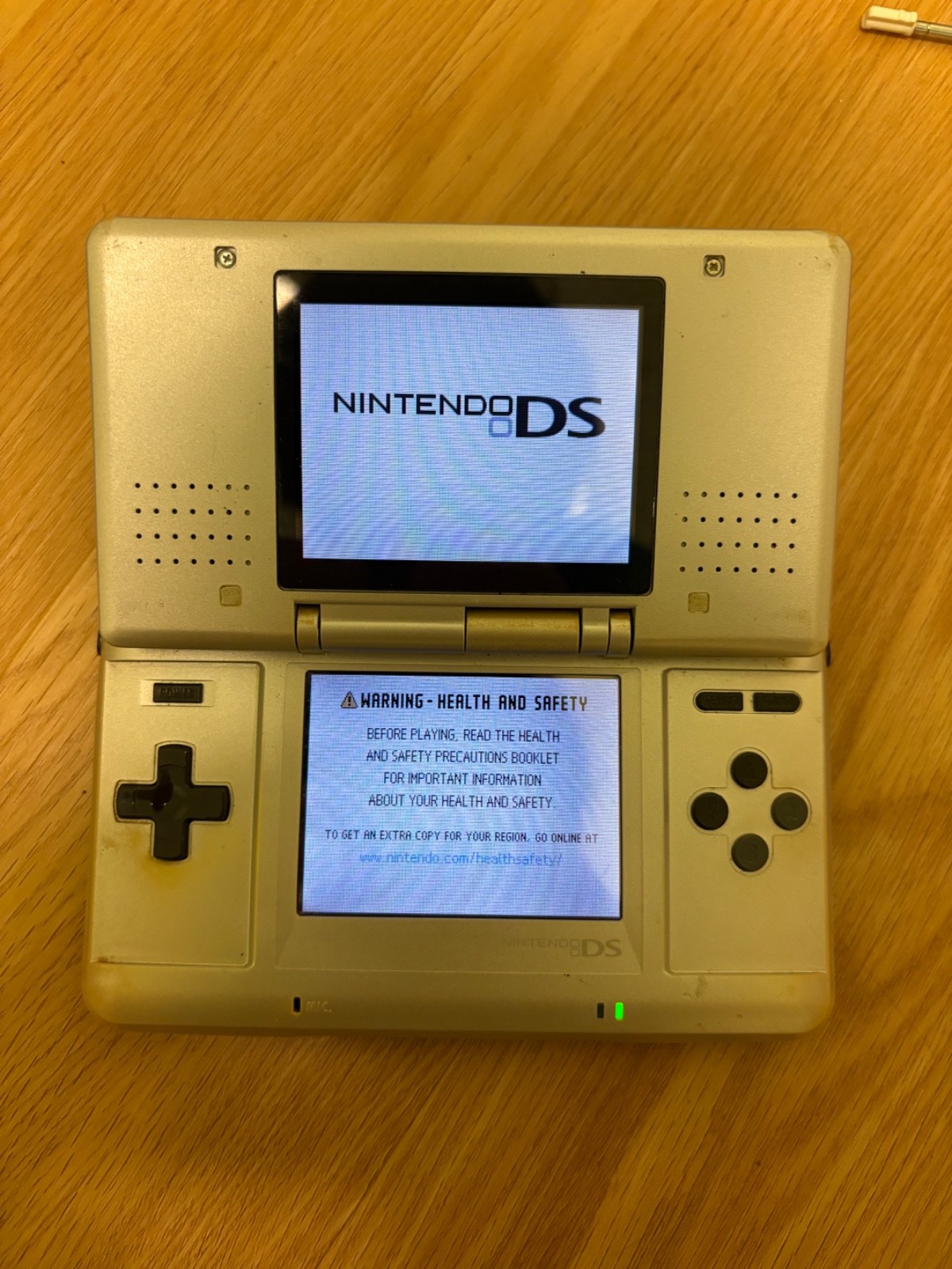 Nintendo DS Silver Handheld System – Good Condition! – TESTED AND WORKING (6A)