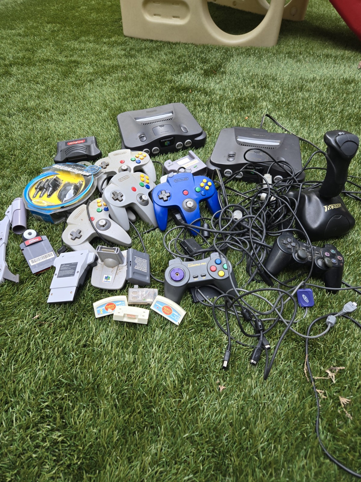 Vintage Nintendo 64 N64 Console X 2 OEM Bundle,4 Controllers Other Accessories