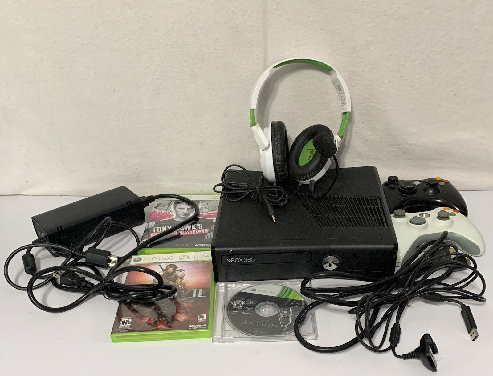 Xbox 360 S Console Bundle 4GB w/ 2 Controllers 3 Games Tony Hawk Skyrim Fable V3