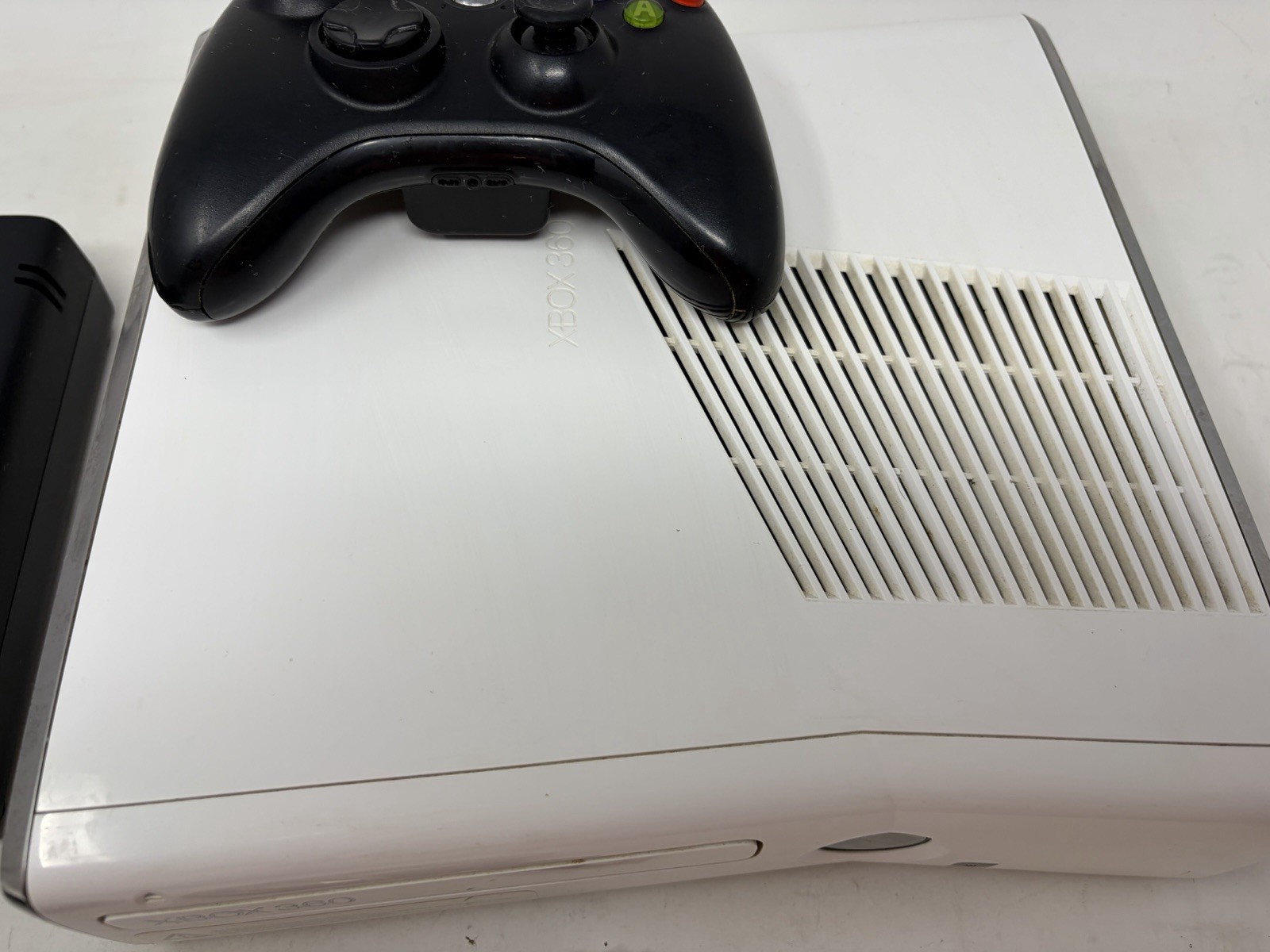 Xbox 360 Slim 250GB White Console With Controller HDMI and Power Cord Working
