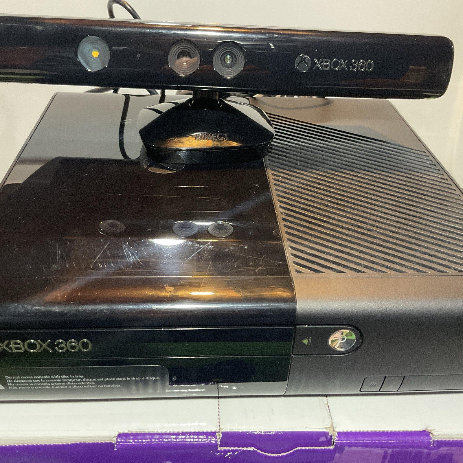 Xbox 360 4GB Kinect Bundle Box – Games Kinect Sports, Adventure, NCAA 14 + Sonic