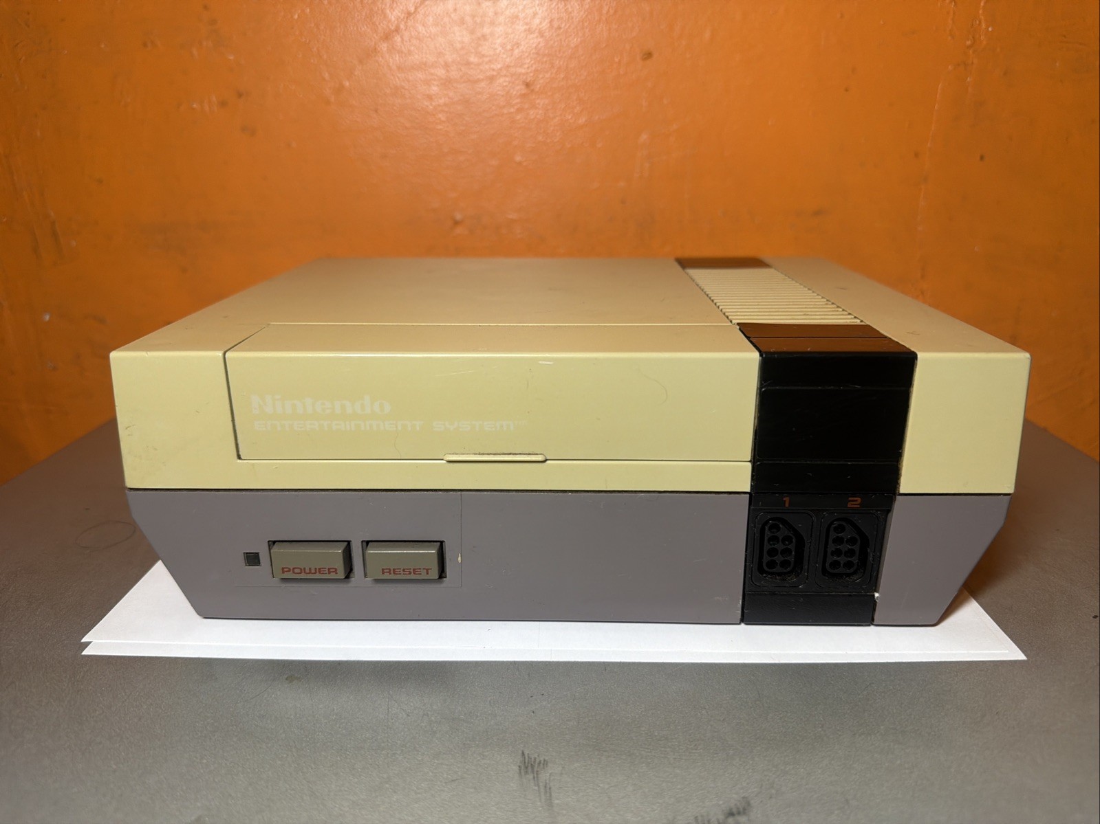 NINTENDO NES CONSOLE ORIGINAL SYSTEM FOR PARTS NOT WORKING POWERS ON