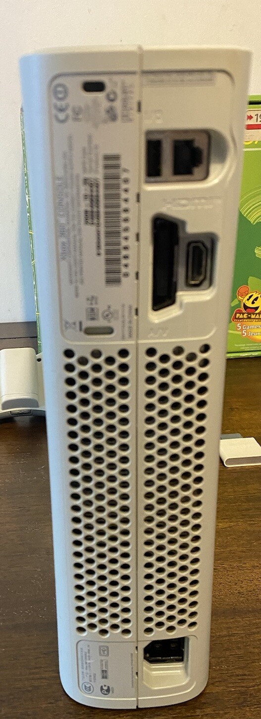 Xbox 360 Arcade Console 256 Mb + Xbox 360 Controller Does Not Read Games. In Box