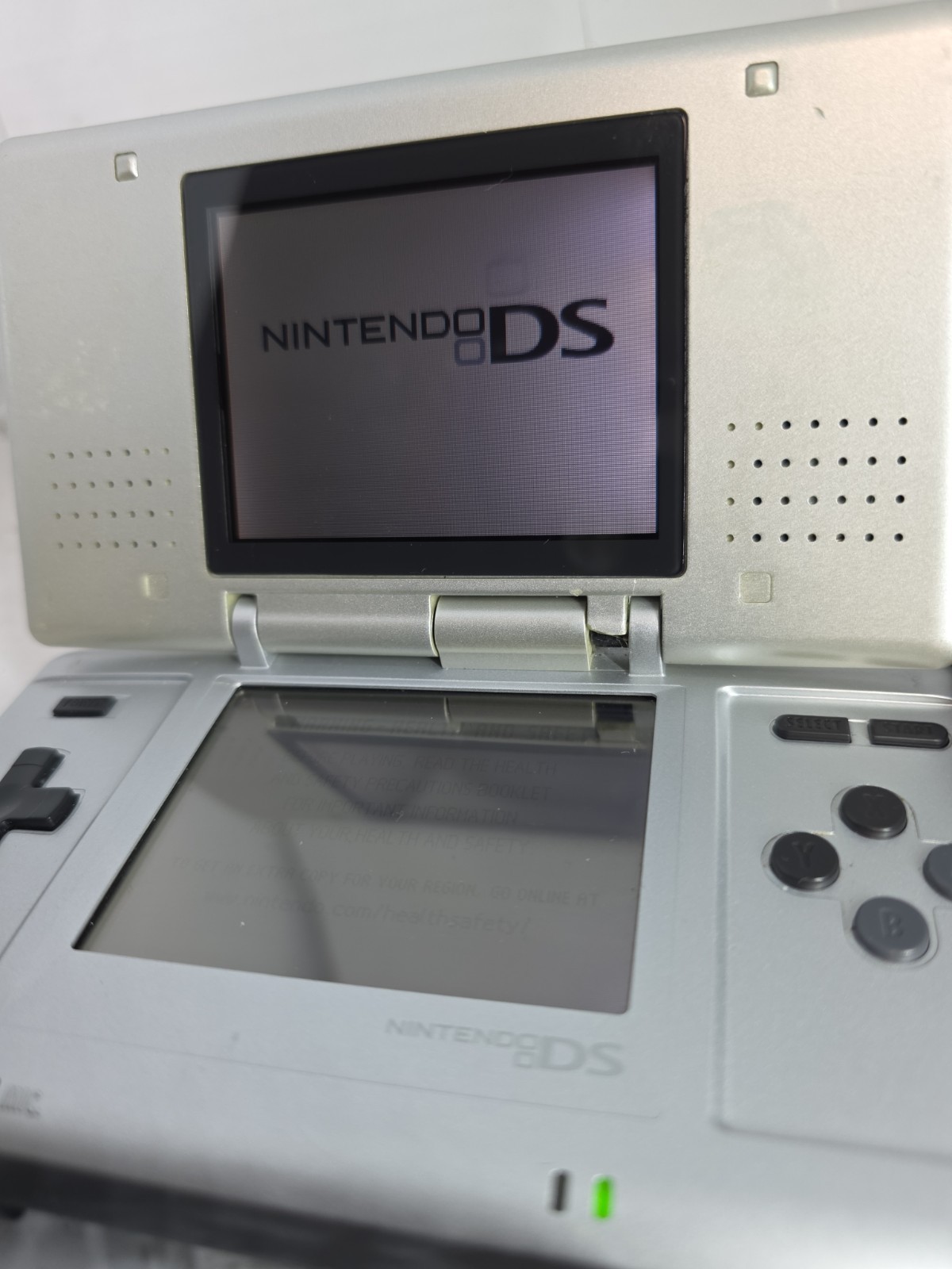 Nintendo DS OG FAT Console – tested and working with charger / broken hinge