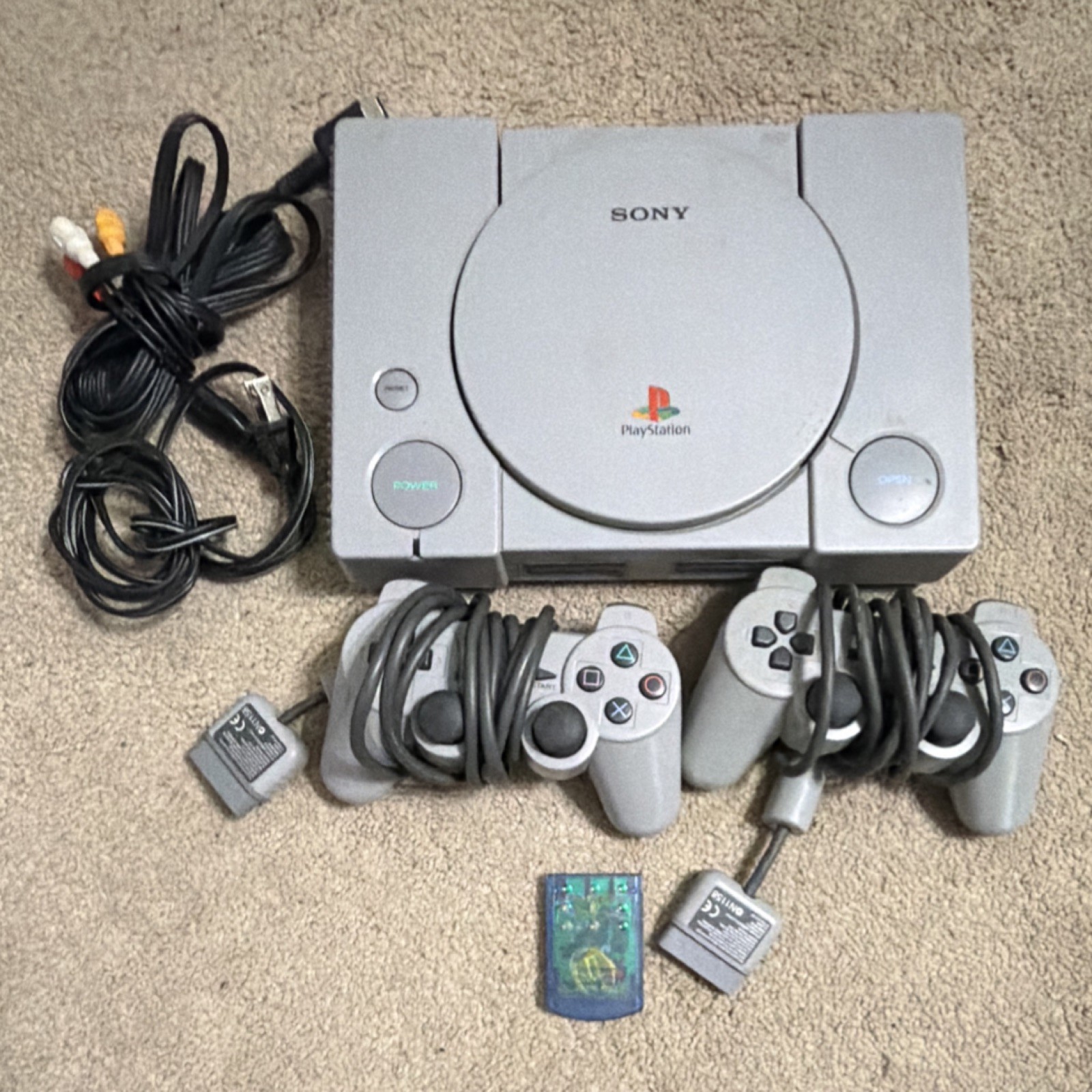 Sony PlayStation SCPH-7501 Console Gray Controllers Memory Cards AV Power Cables