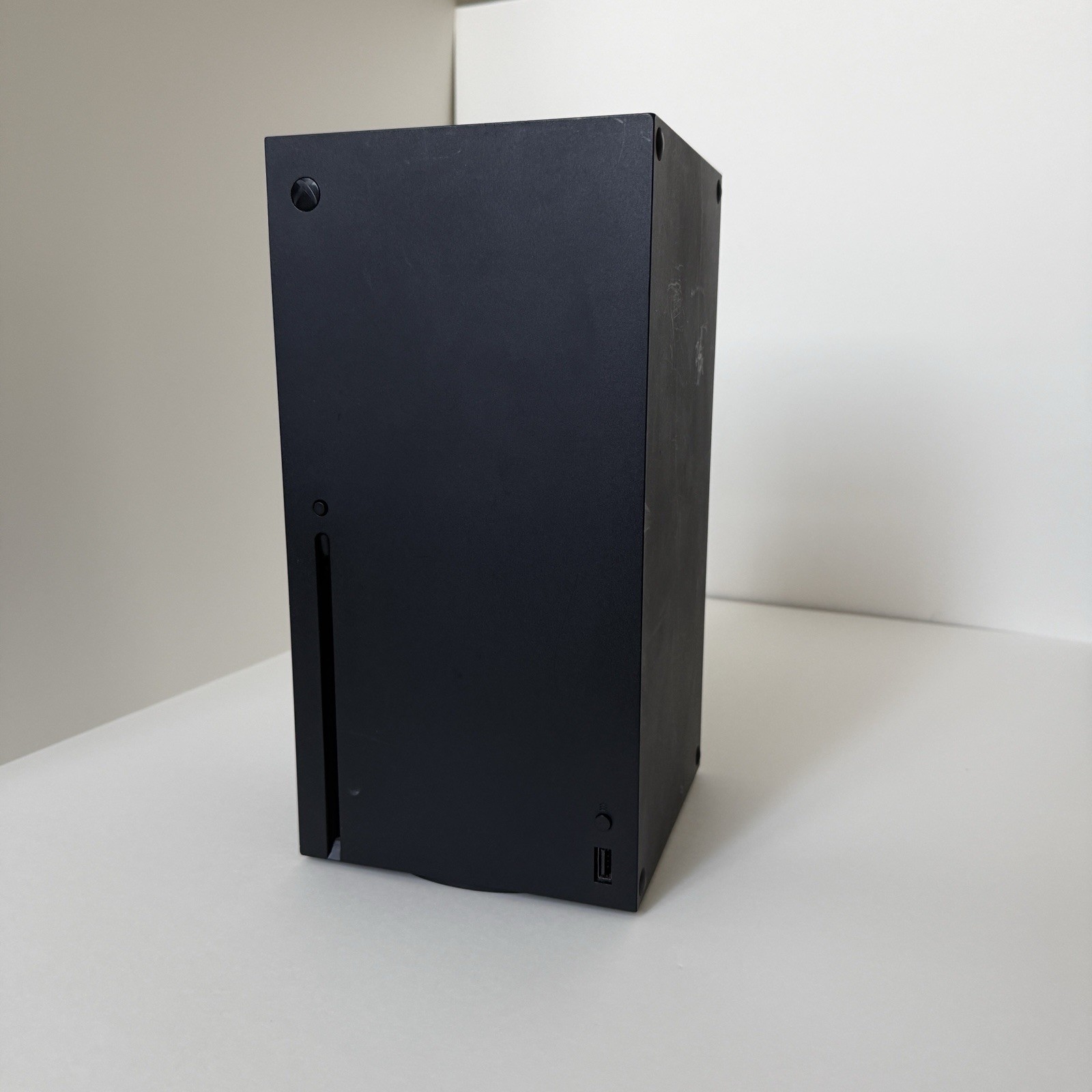 Microsoft Xbox Series 2020 X 1TB SSD- Parts Only Powers On
