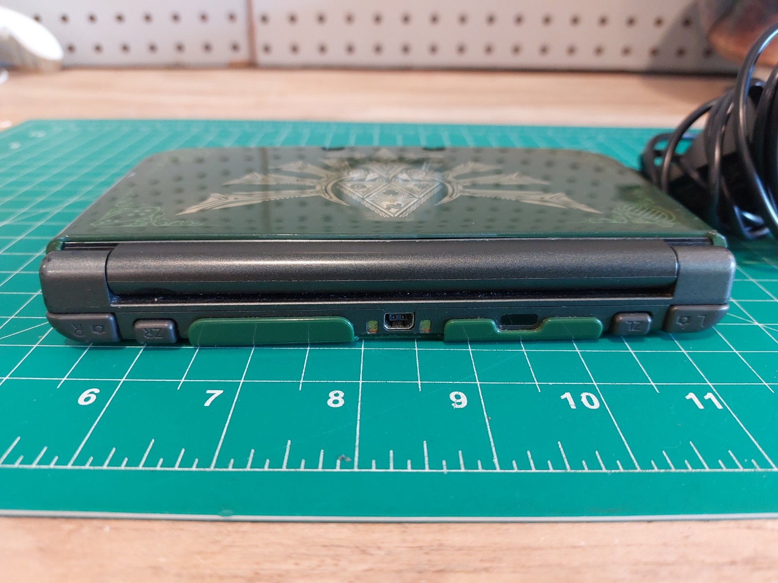 Nintendo New 3DS XL Black Console Tested with Green Zelda Hylian Cover