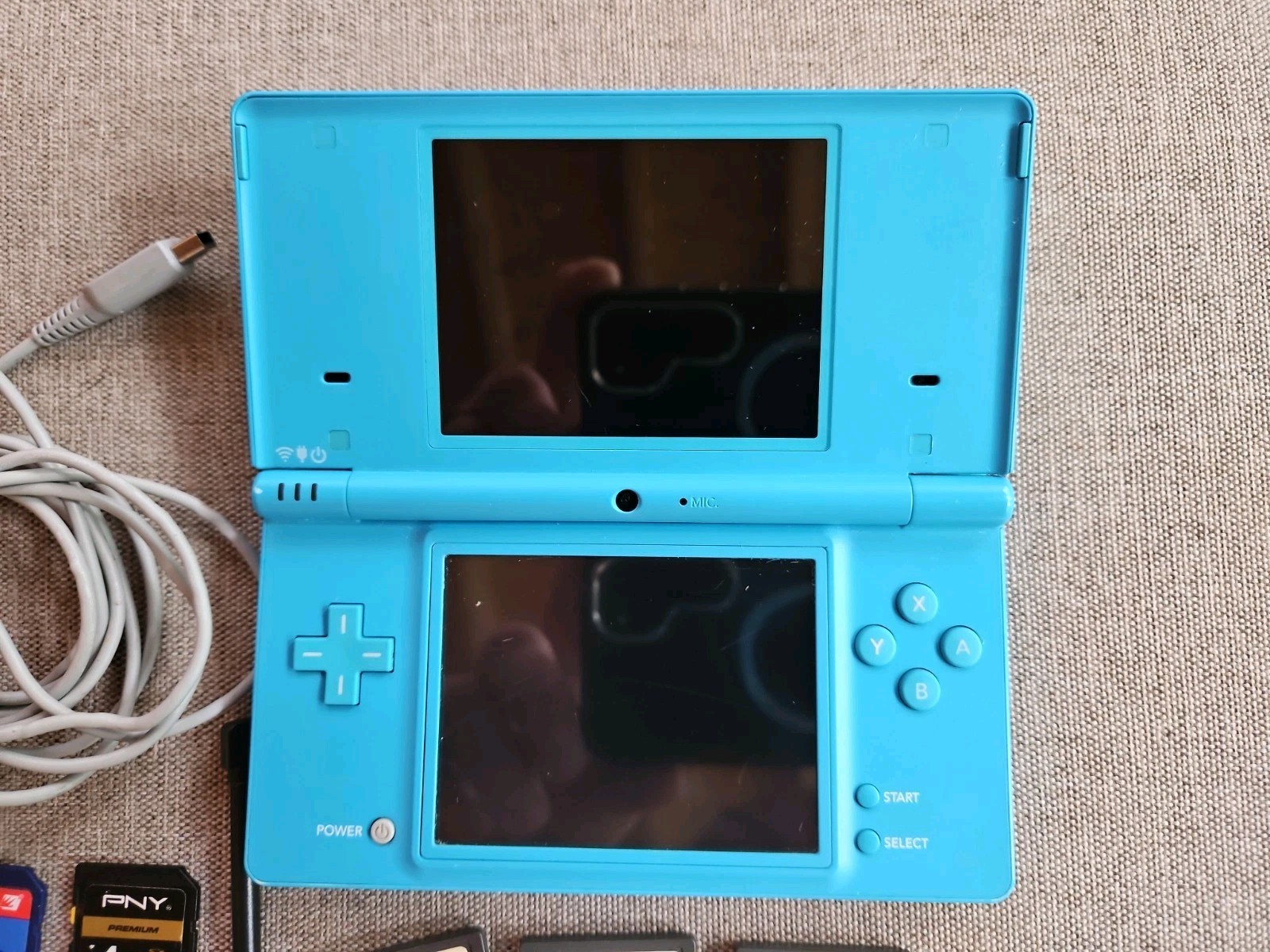 Nintendo DSi Blue Console W/Stylus, Charger,3games,2memory SDcards. Tested Works