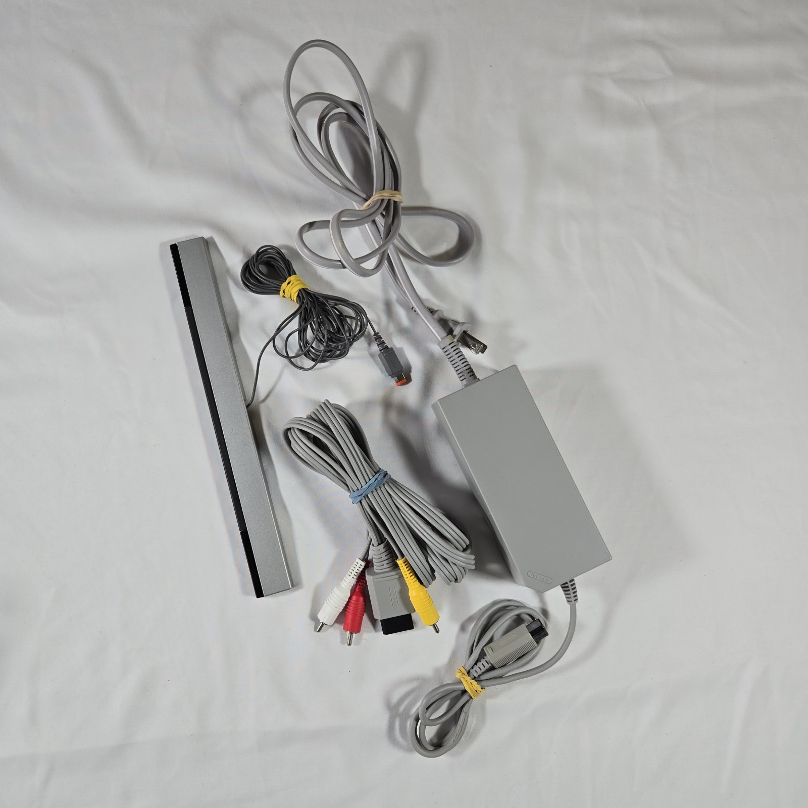 Nintendo Wii Black Console RVL-001 w/ 1 Game + Cords Sensor Bar Tested