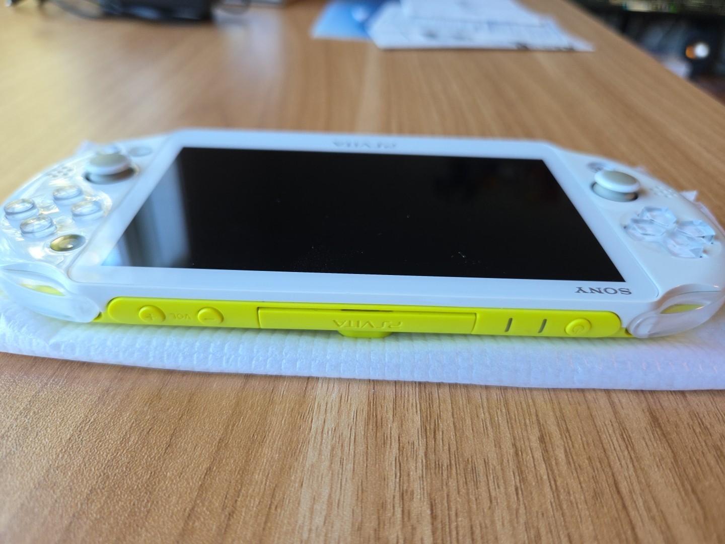 Sony PlayStation Vita Slim PS VITA Pch-2000 Lime Green CIB Console US SELLER