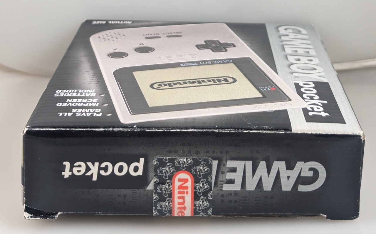 Nintendo Gameboy Pocket – Silver – w/ Box corrosion