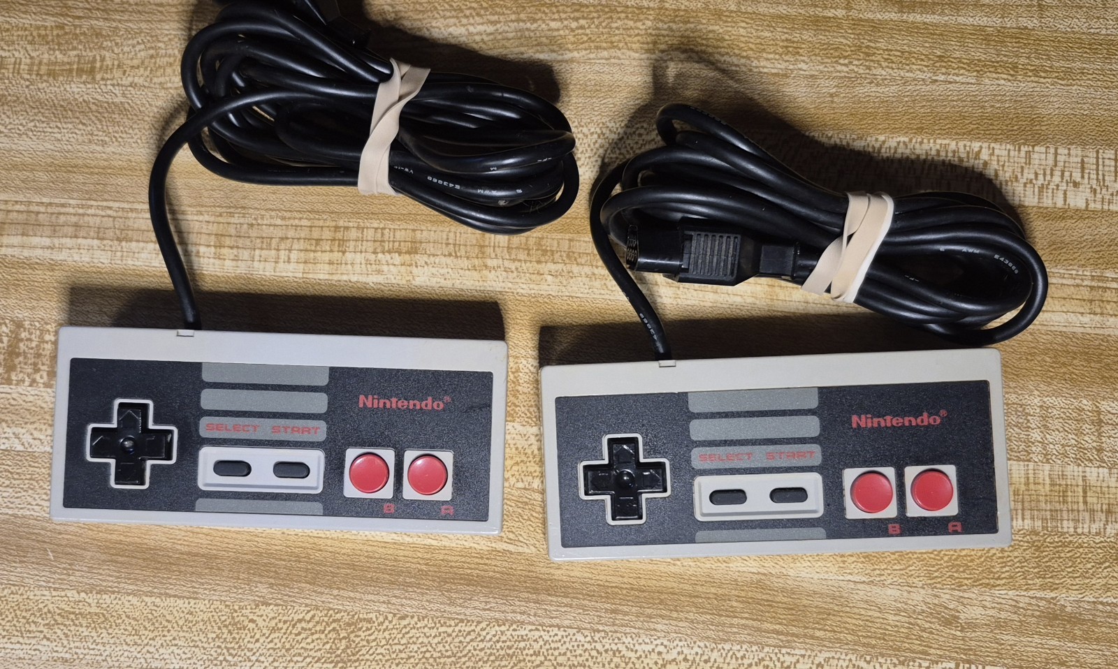 Original Nintendo NES Entertainment System Console Game 8 Games 2 Controllers!