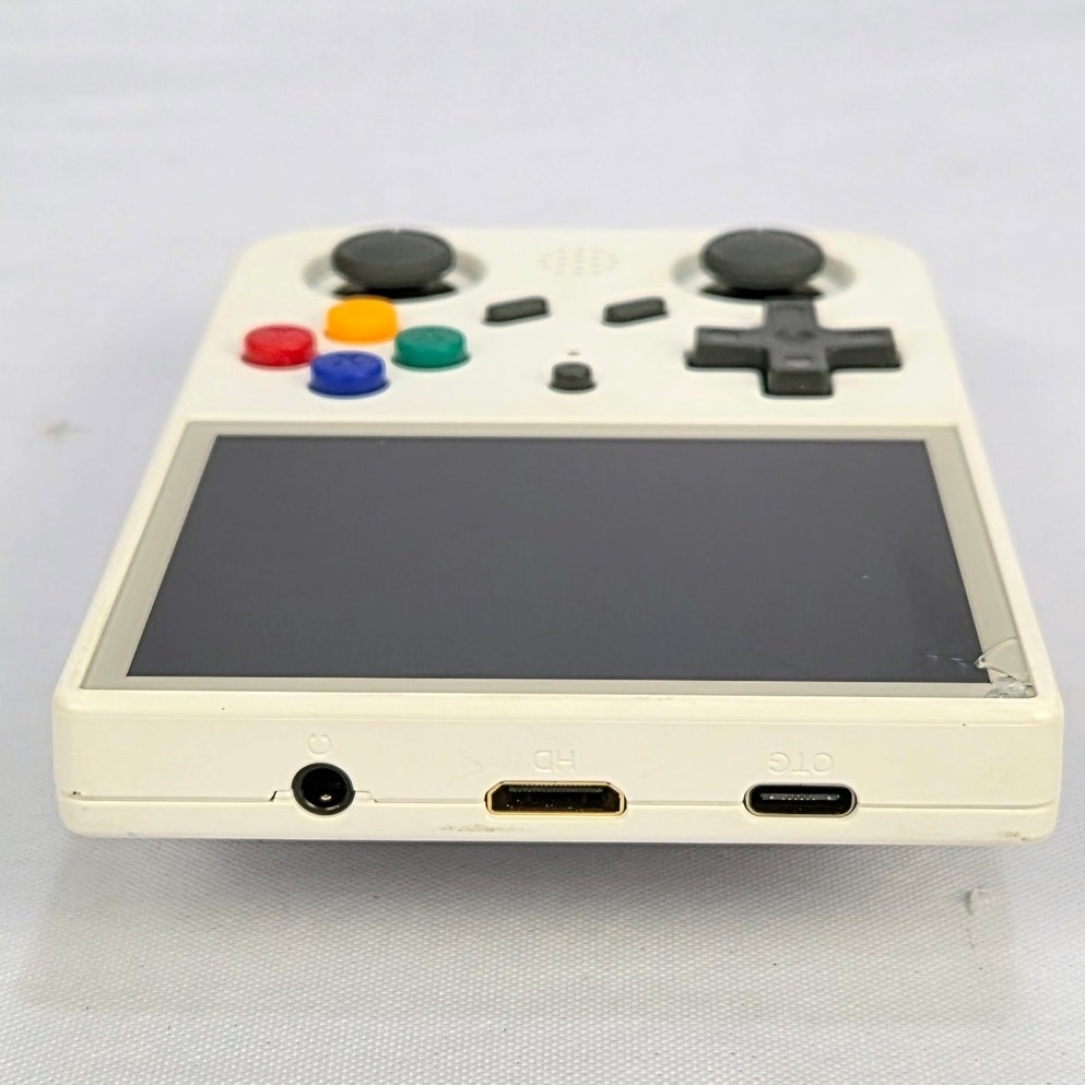 Anbernic RG 353V Android/Linux Retro Handheld Console Very Small Corner Crack
