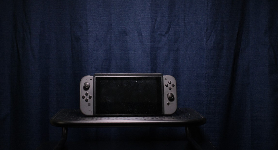Nintendo Switch Gen 1 Bundle | Dock | Joy-Cons | 3 Extra Controllers | Hori Spl