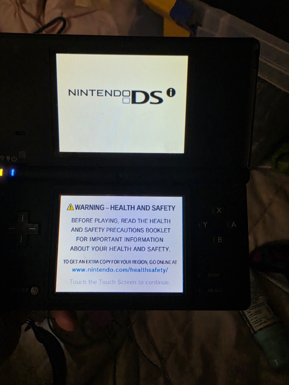 Nintendo DSi Matte Black Handheld Game Console w/ Charger DS Camera