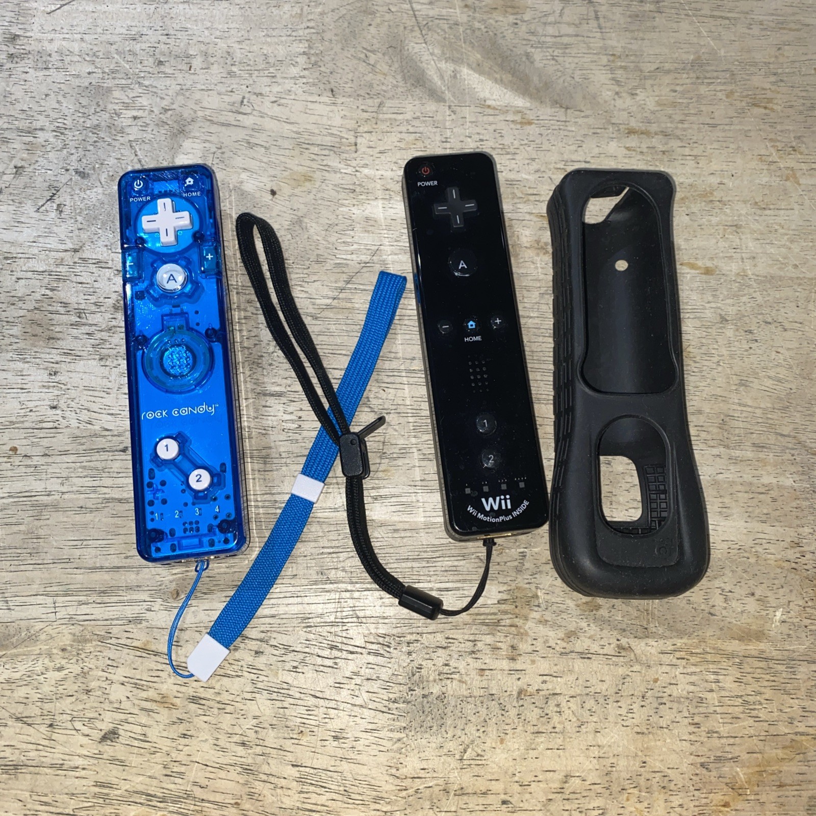 Nintendo Wii Console RVL-101 Black System with 2 Remotes, Sensor Bar Etc