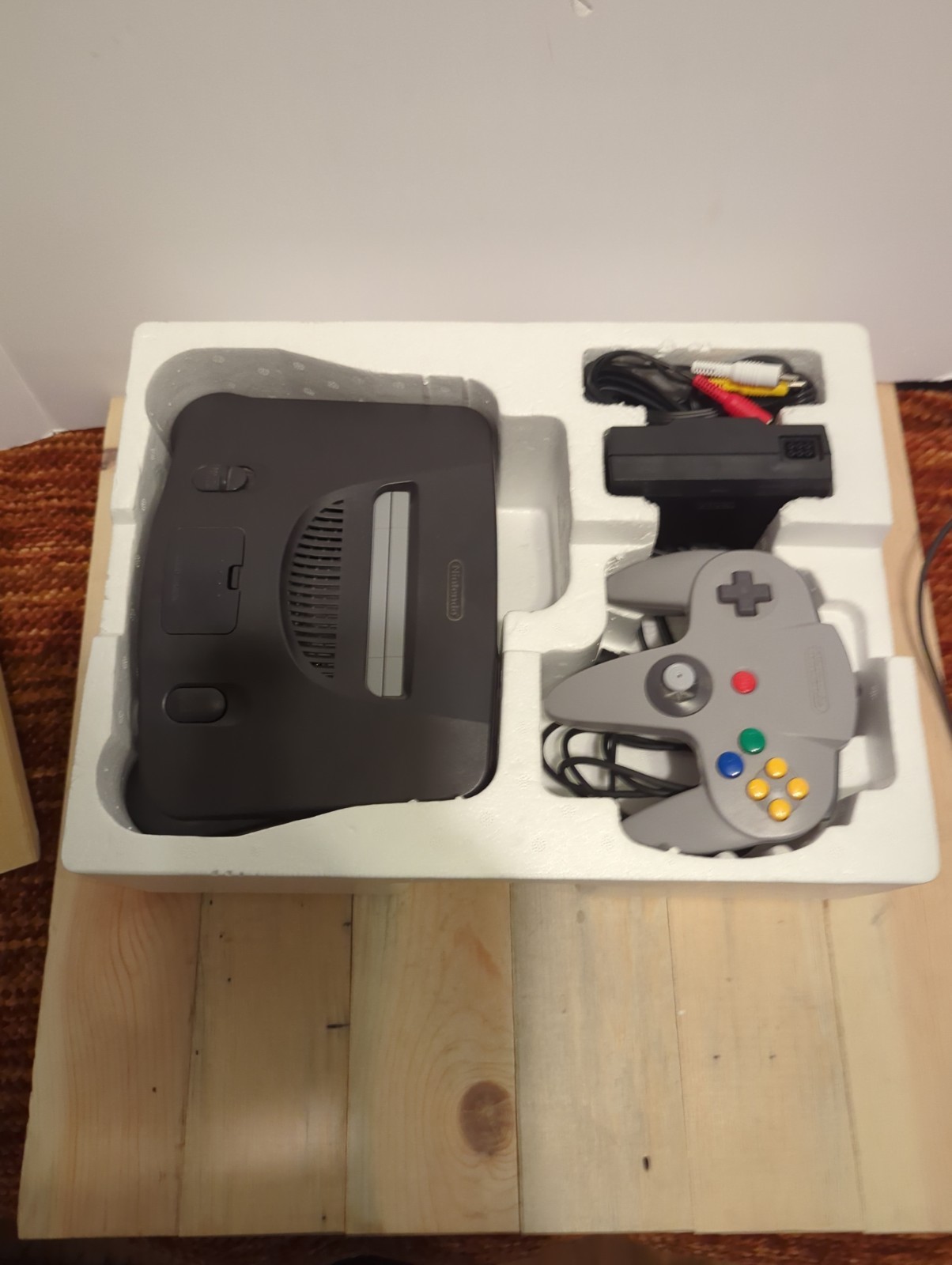 Nintendo 64 Console Atomic Purple Controller Bundle in Box NUS 001, Works
