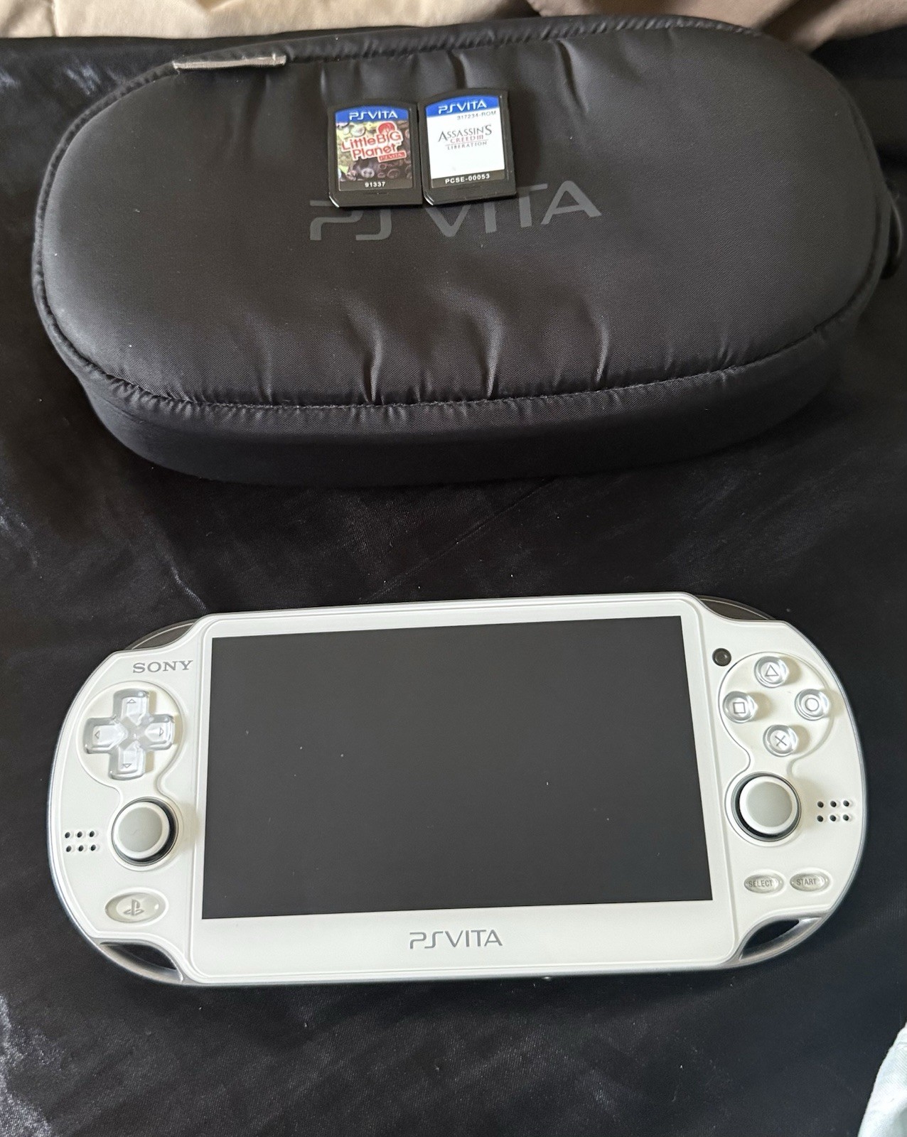White Sony PlayStation Vita 1000 (Mint Condition)