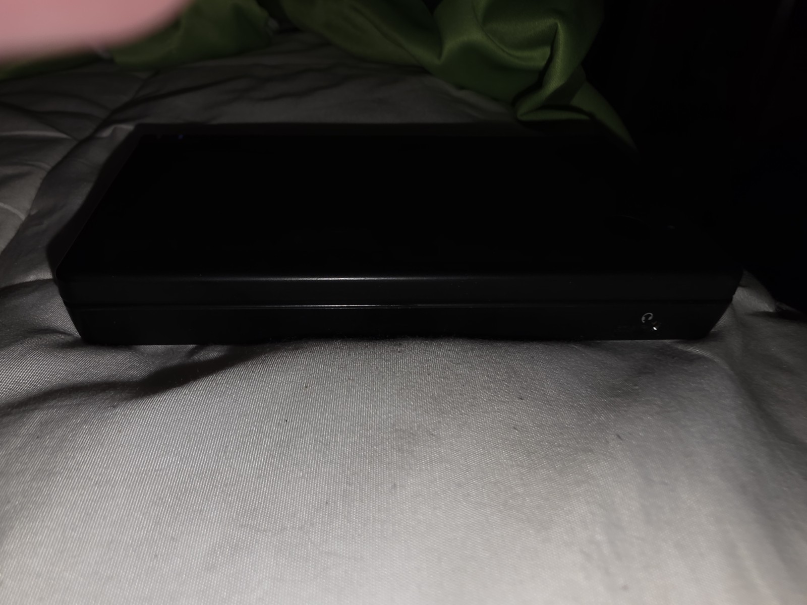 Nintendo DSi Matte Black Handheld Game Console w/ Charger DS Camera