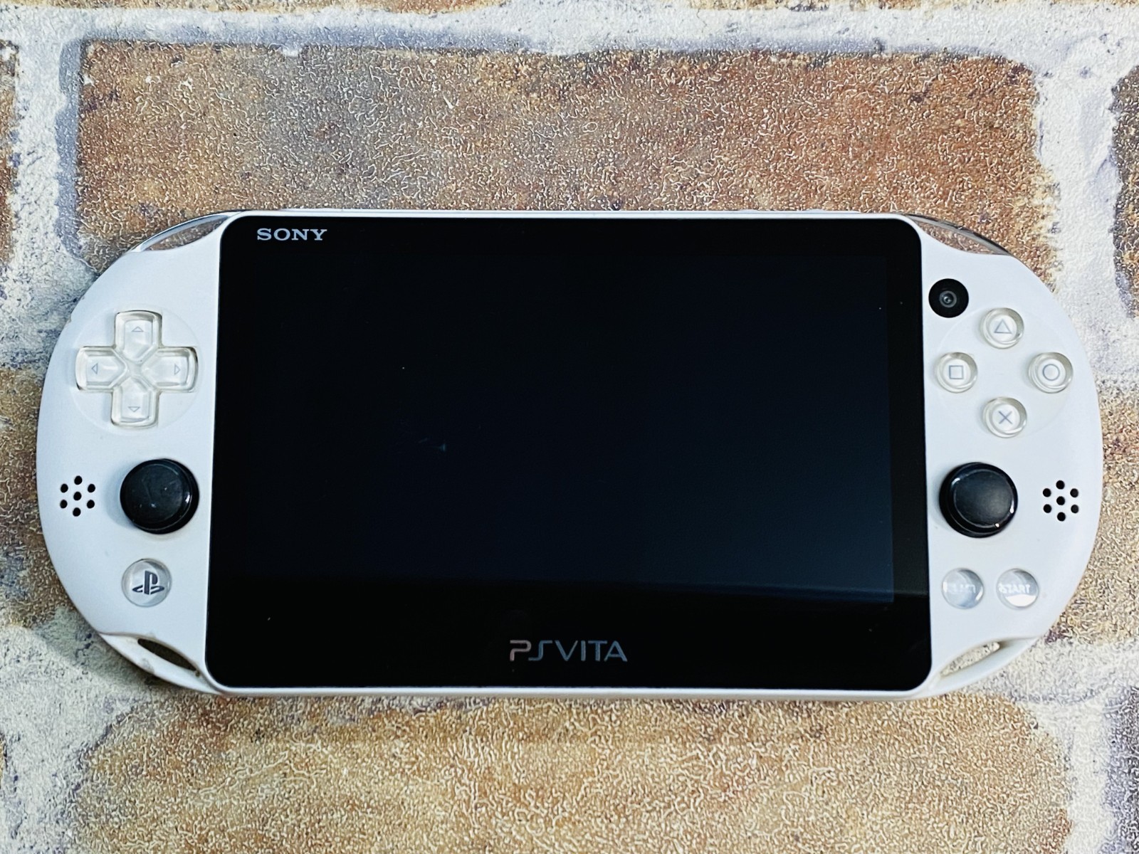 PS Vita Glacier White PCH-2000 SONY PlayStation Japan 8GB Charger 2 Games DDP