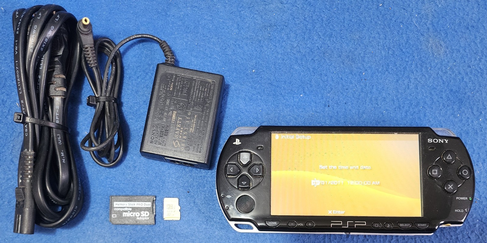 Sony PlayStation Portable PSP 2001 Handheld Black W/ Charger & SD Card TESTED