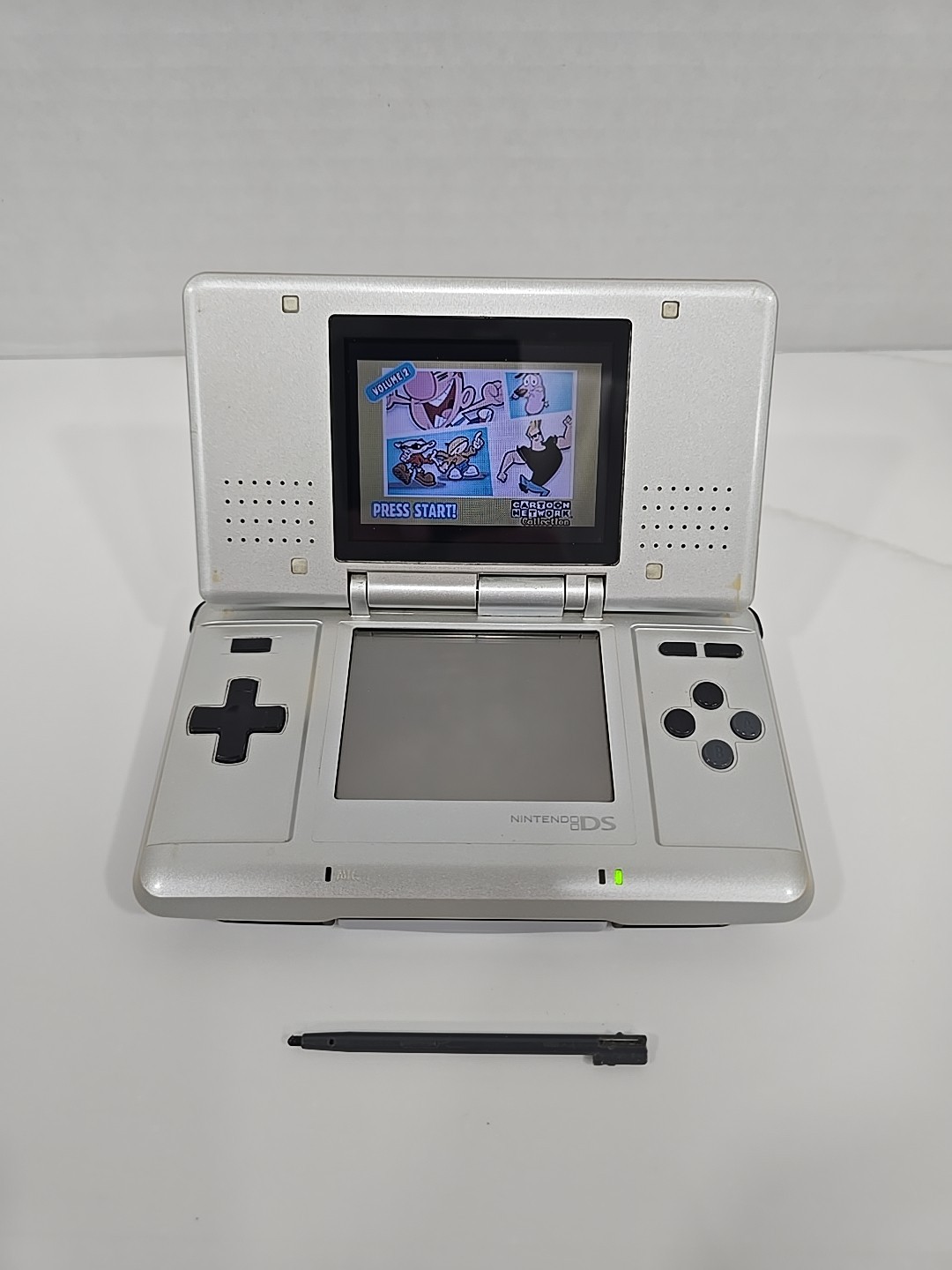Nintendo DS «Fat» Silver Console w/ Stylus, Charger + Pokemon Platinum & Games