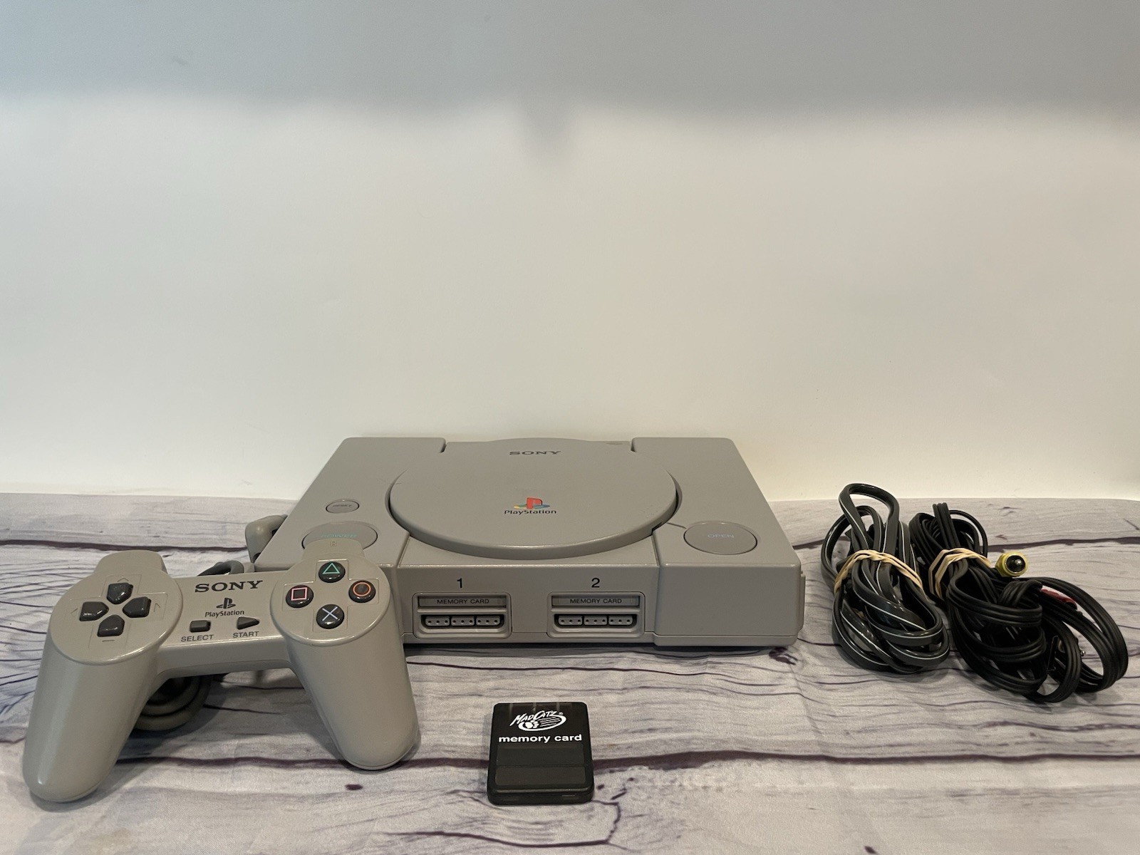 Sony PlayStation 1 PS1 Original Console System SCPH-5501 w/ Controller READ