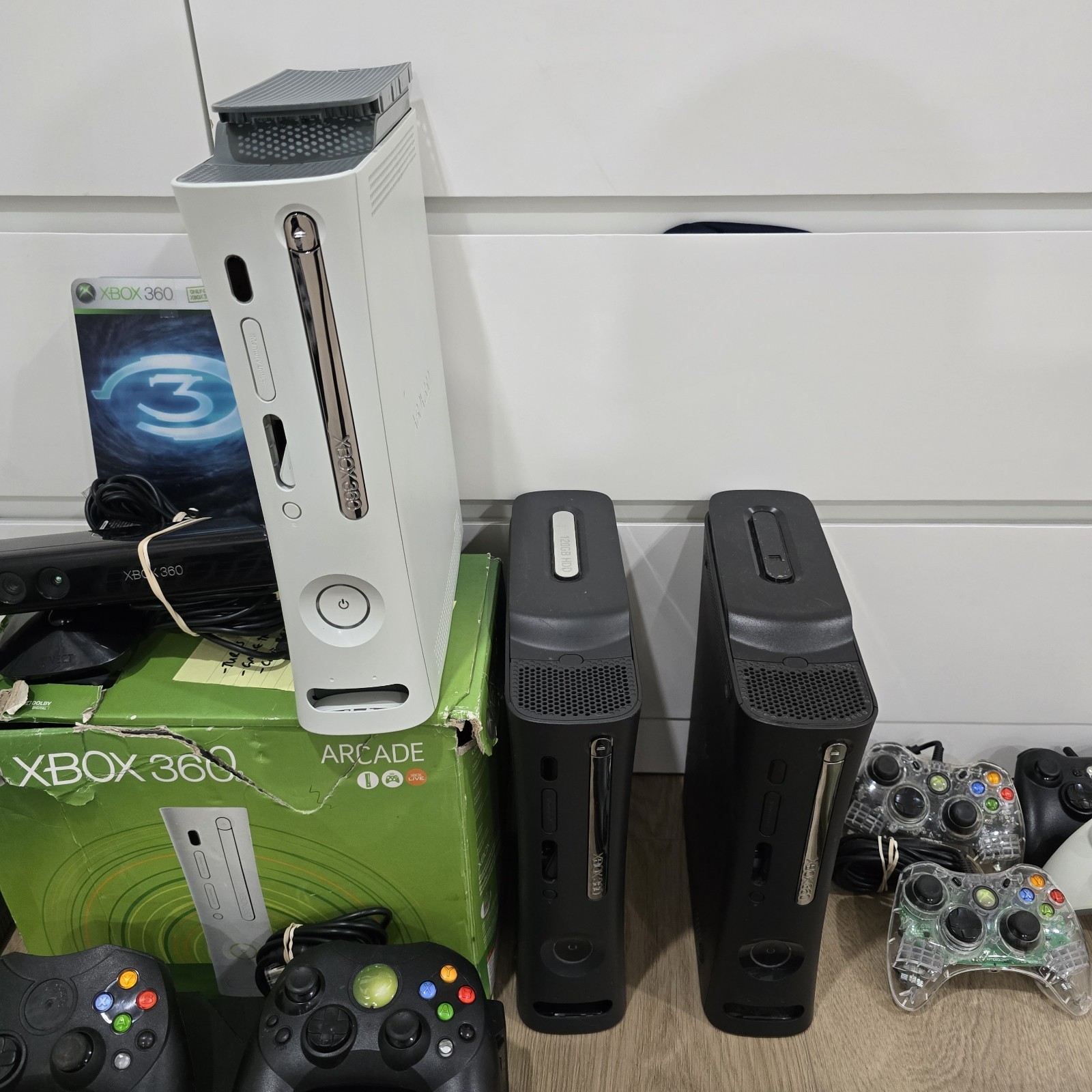 Massive XBOX Bundle – 4 Console + 13 Controllers & More [SOME TESTED / SOME…