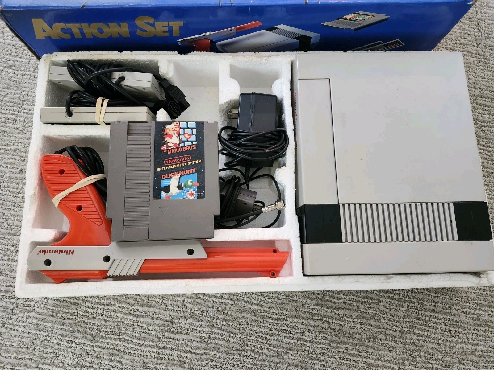 NES Nintendo Action Set Red Zapper System Console CIB Manuals Mario Duck Hunt