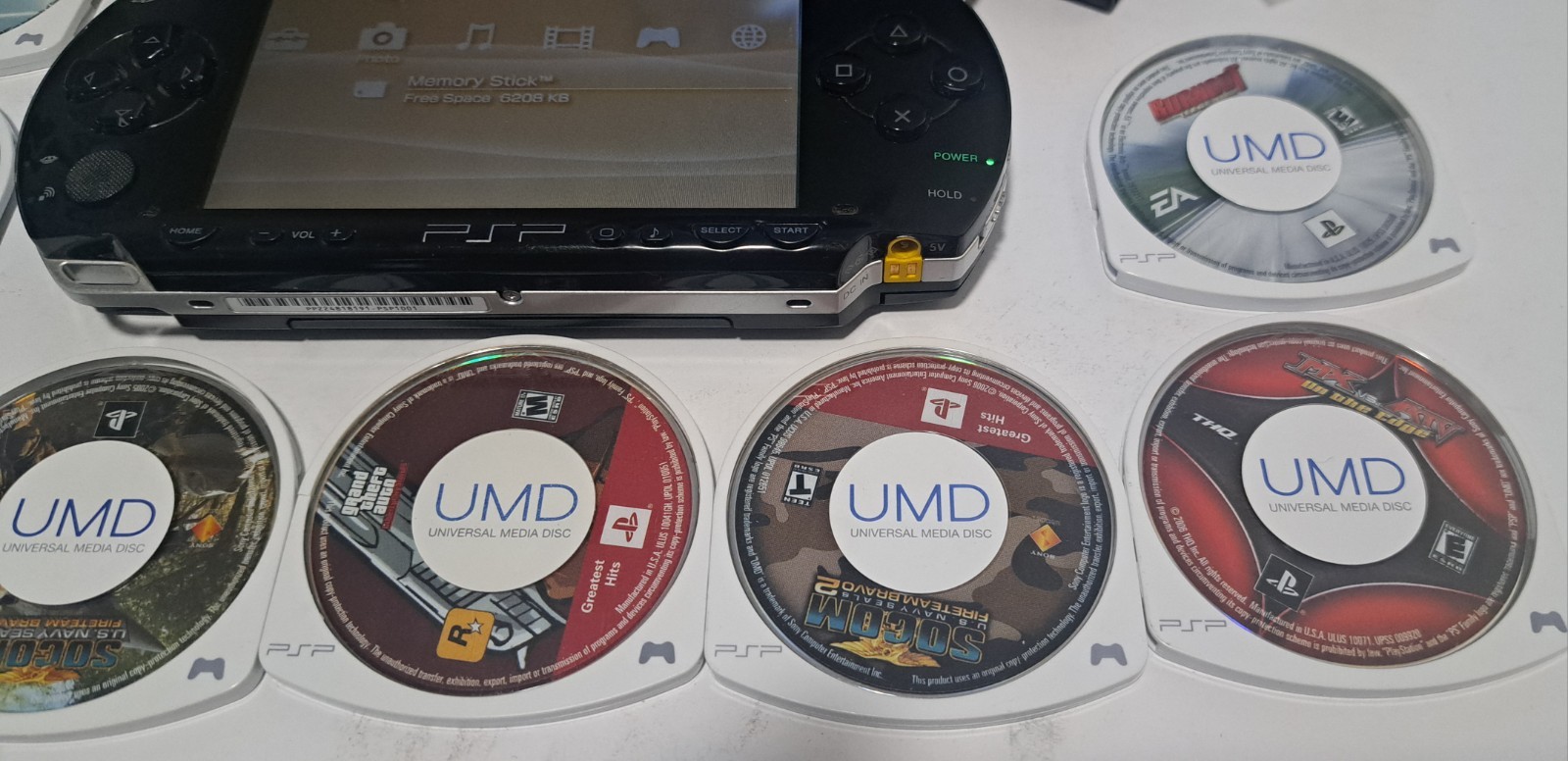 PSP 1001 Console Bundle 8 Games,Case,Charger,Battery32mb,Screen Protectors