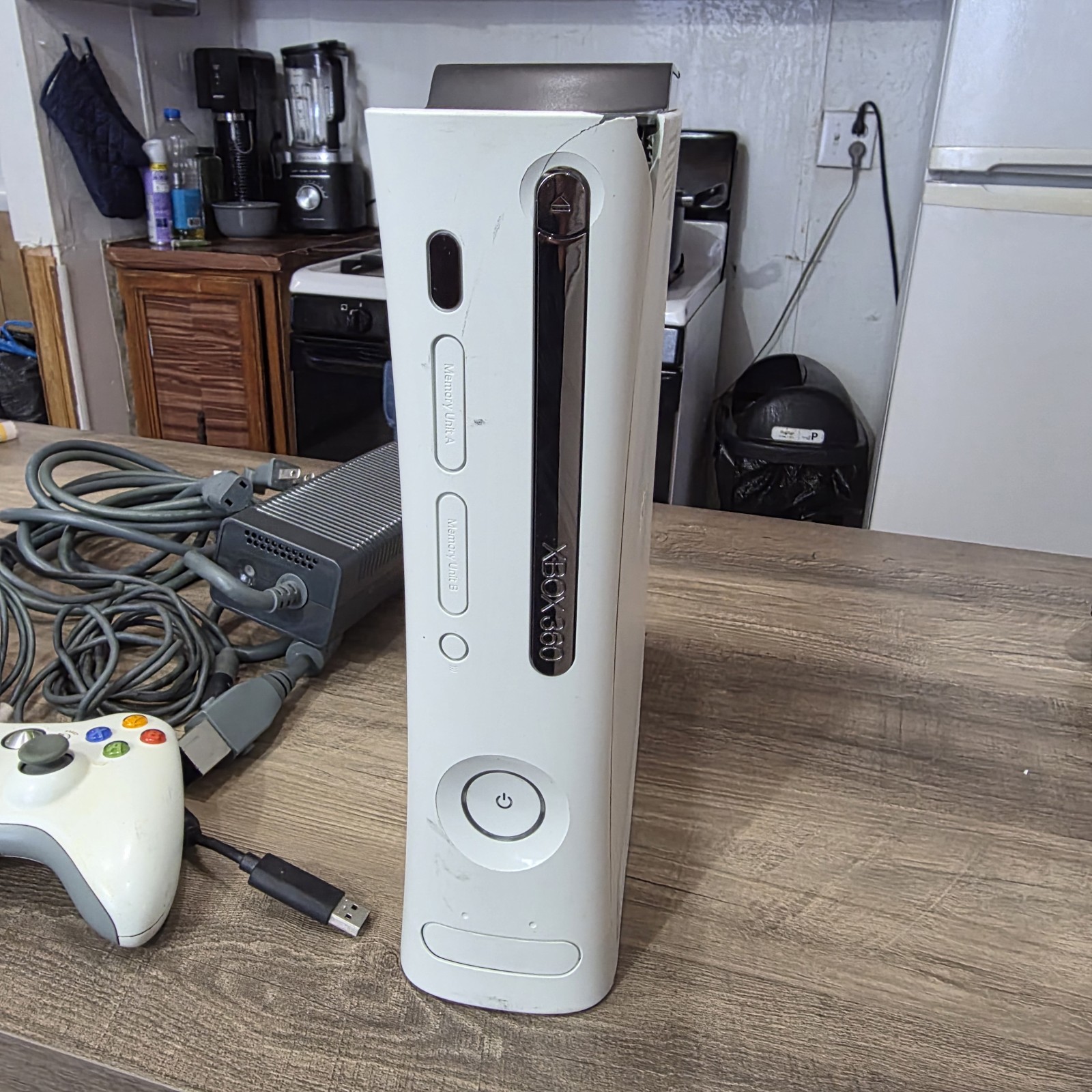 Microsoft Xbox 360 with harddrive Halo Edition w/ Controller and Cables