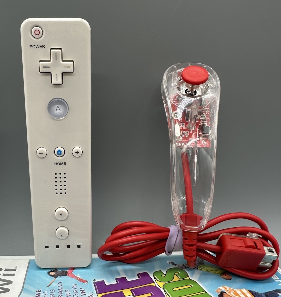 Nintendo Wii Console Bundle RVL-001 With 2 Games Tested Works