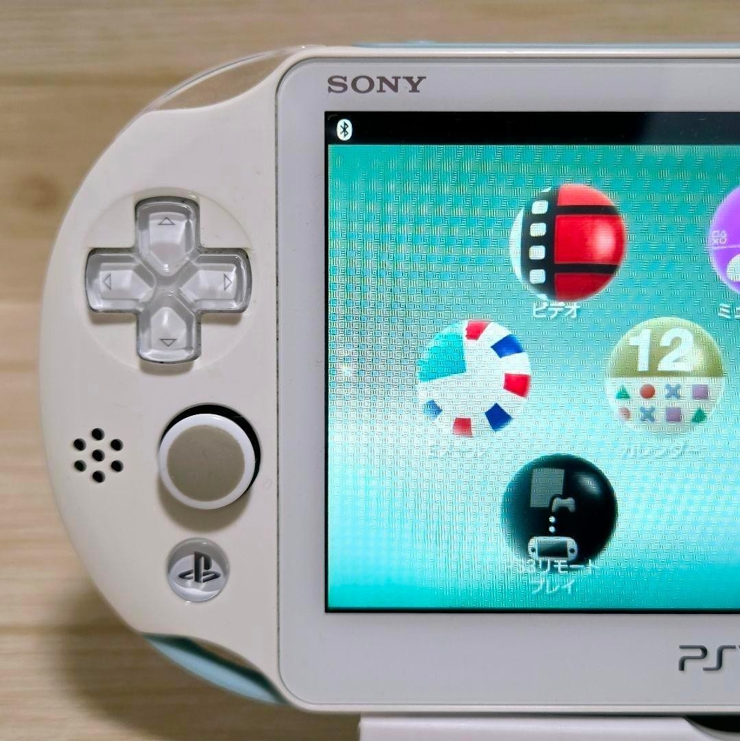 Excellent PS Vita Light Blue White PCH 2000 ZA14 Console CIB Boxed Tested