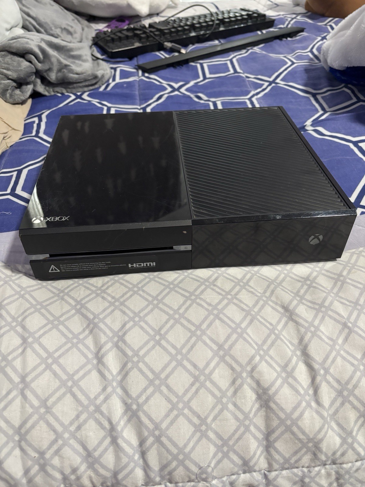 Xbox One Original With Kinect and All Cables – No Controller – Still Works