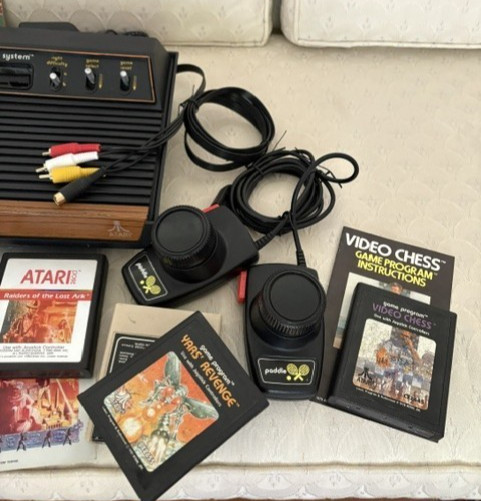 Atari 2600 Vintage 1980 Video Computer System Works on modern TV’s EXCELLENT!