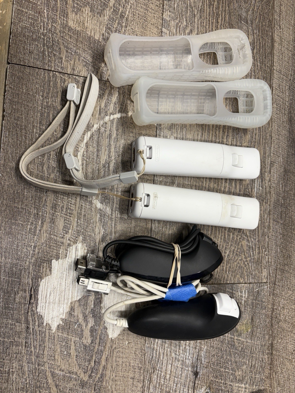 Nintendo Wii White Console Bundle 2 Wii Remotes 3 Games Super Mario Galaxy Works