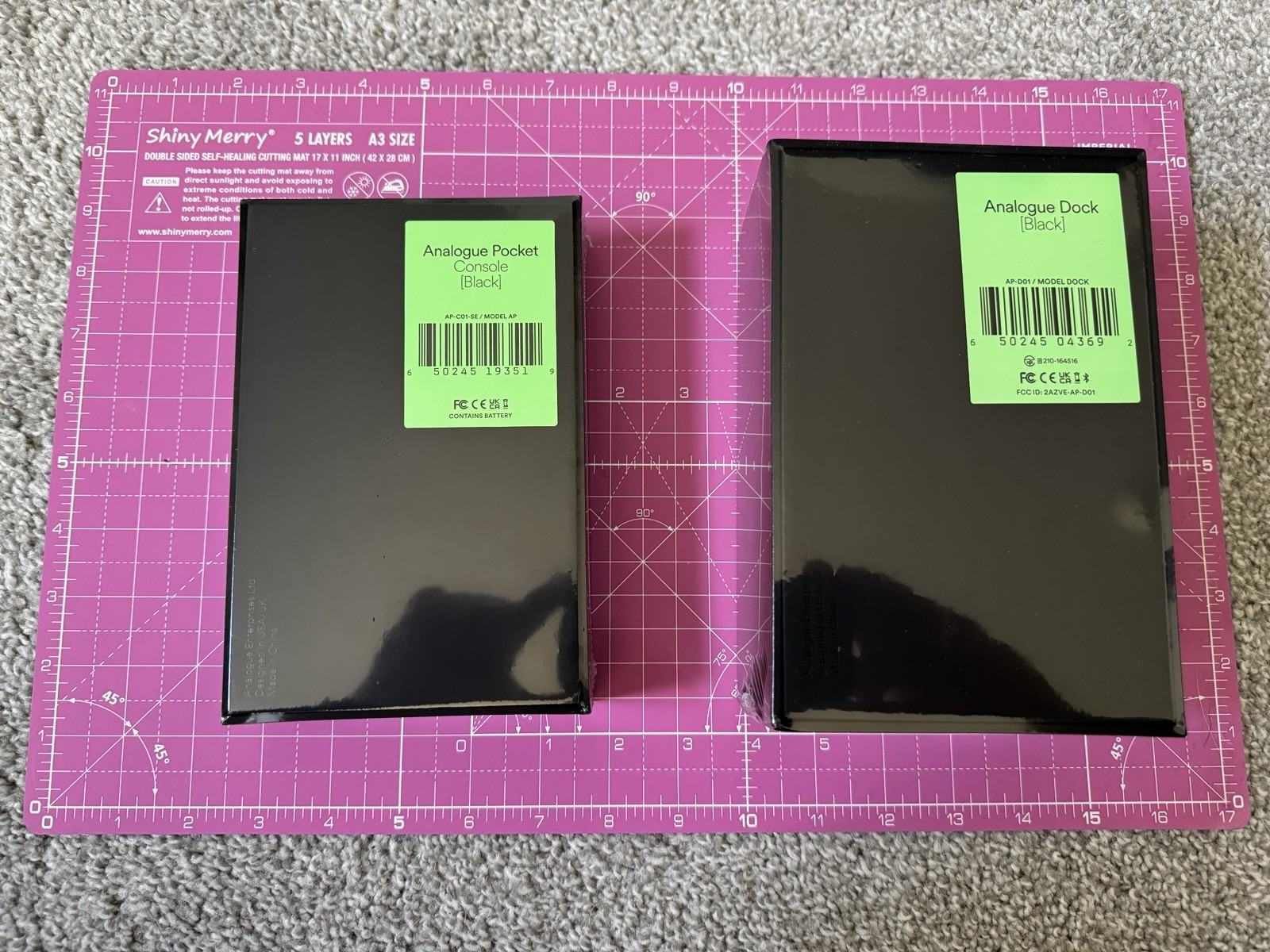 Analogue Pocket Handheld System – Black + Analogue Pocket Dock – Black