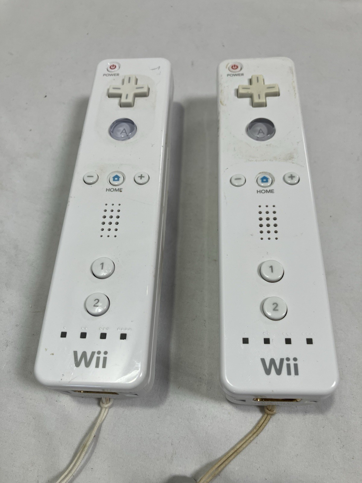Nintendo Wii RVL-001 Console Bundle 2 Controllers Cables Stand GameCube Compat.