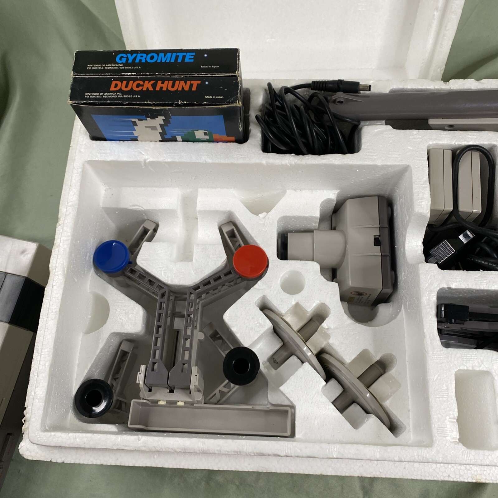 Complete In Box Nintendo NES DELUXE Set ROB Robot Duck Hunt Zapper Gun 80s