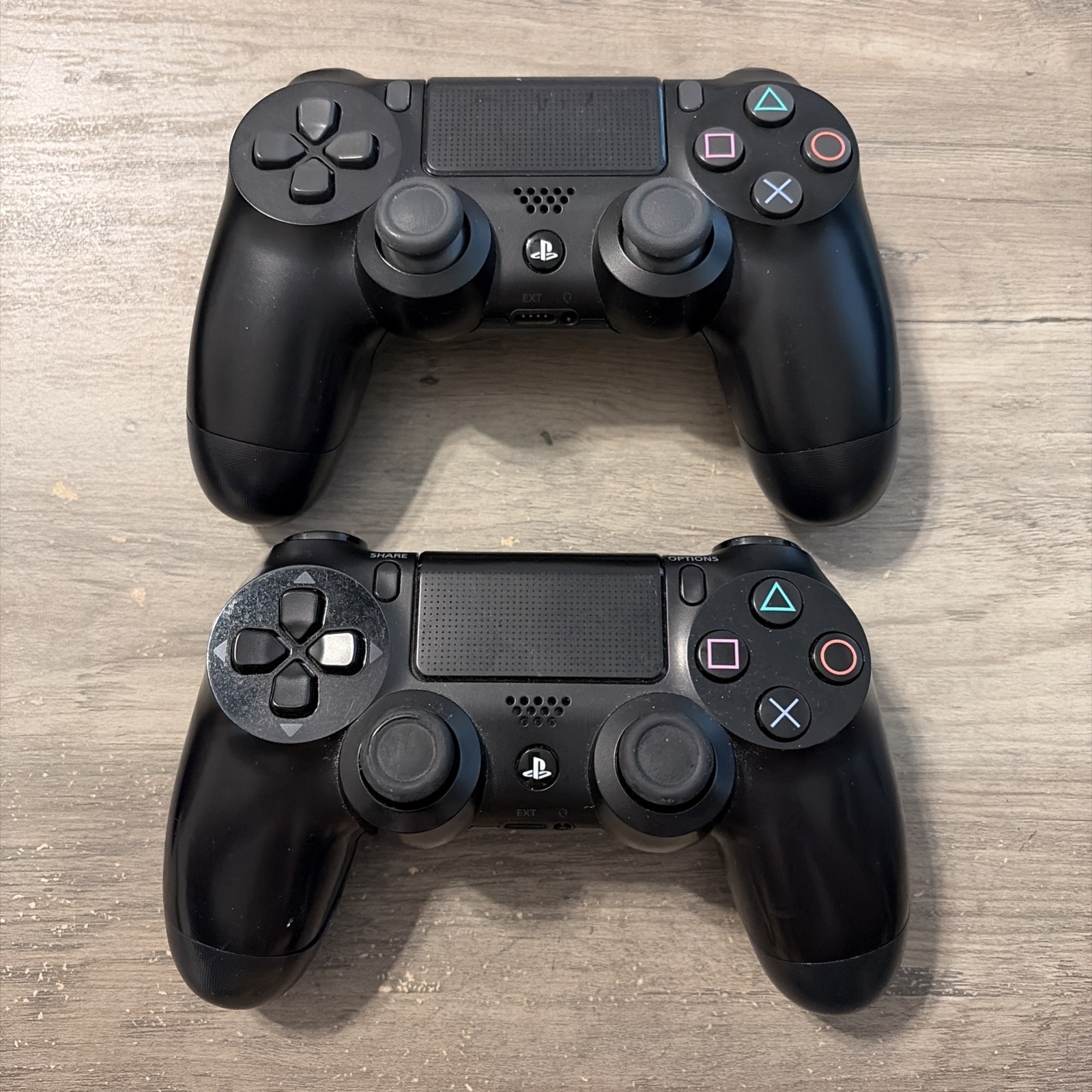 Sony PlayStation 4 PS4 500GB Console CUH-1115A W/2 Controllers, Docking Station