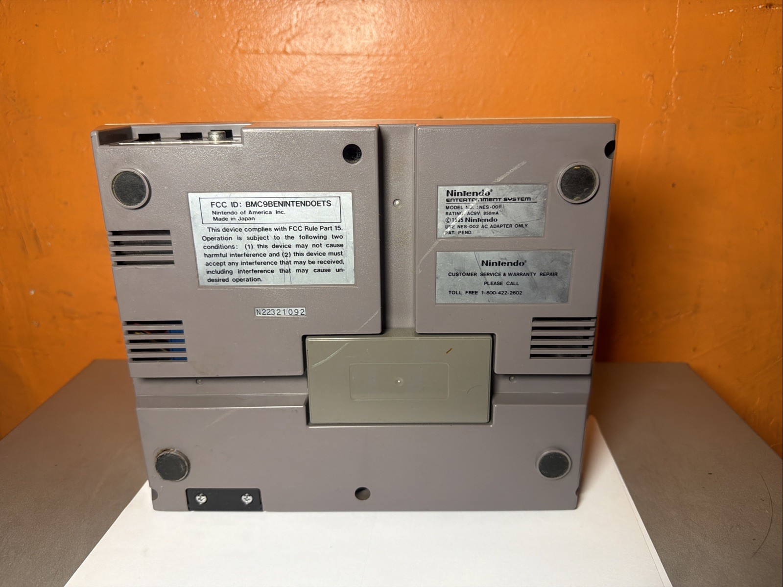 NINTENDO NES CONSOLE ORIGINAL SYSTEM FOR PARTS NOT WORKING POWERS ON