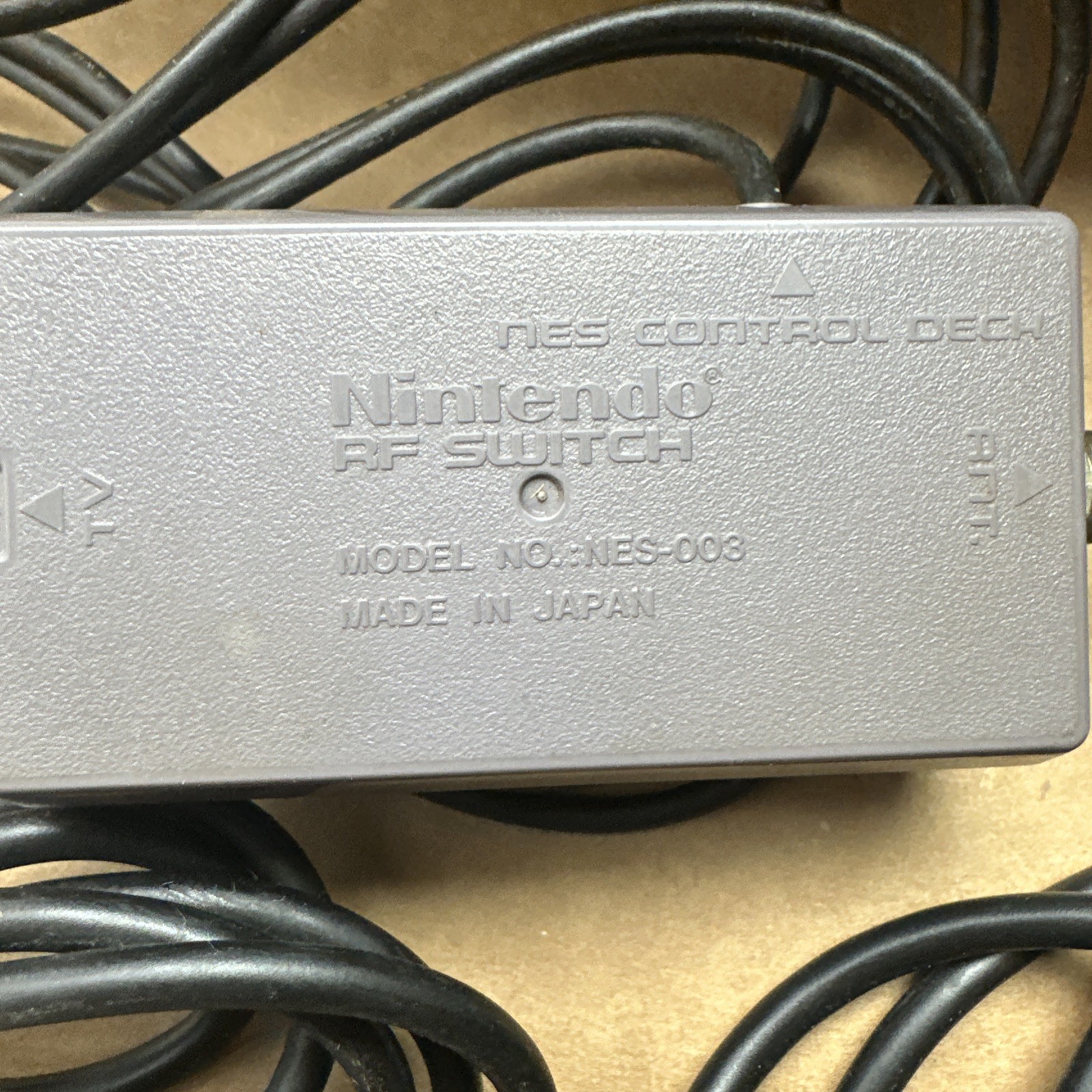 1985 Nintendo System Console Cords 2 Controllers Powers On Not Tested with Game